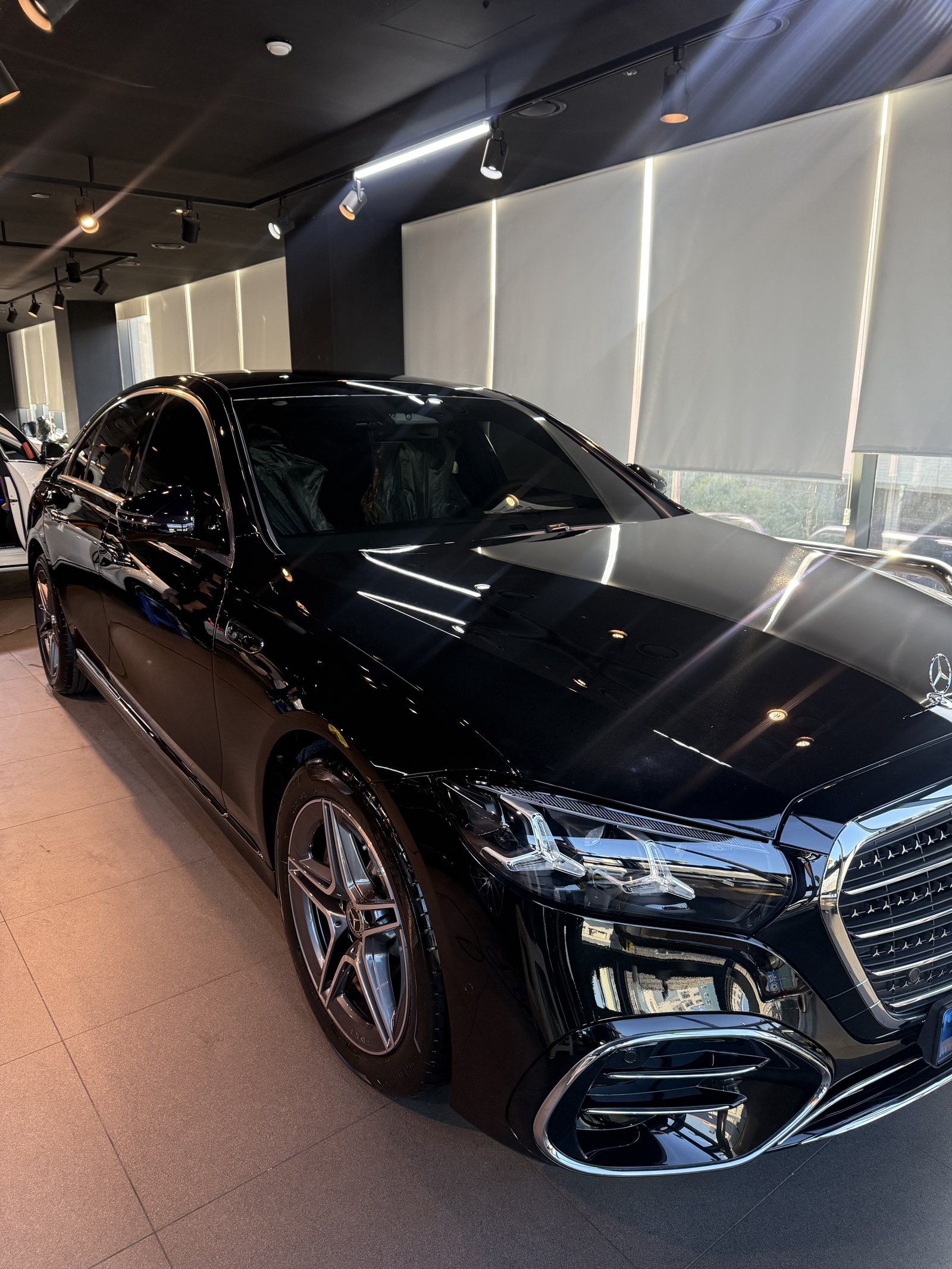 벤츠 S450 검정 전측면 역광 - 부산 유리막코팅