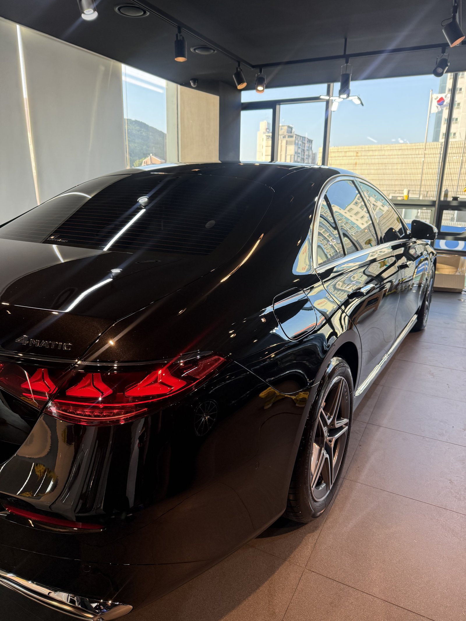 벤츠 S450 검정 전측면 - 출고 전 코팅