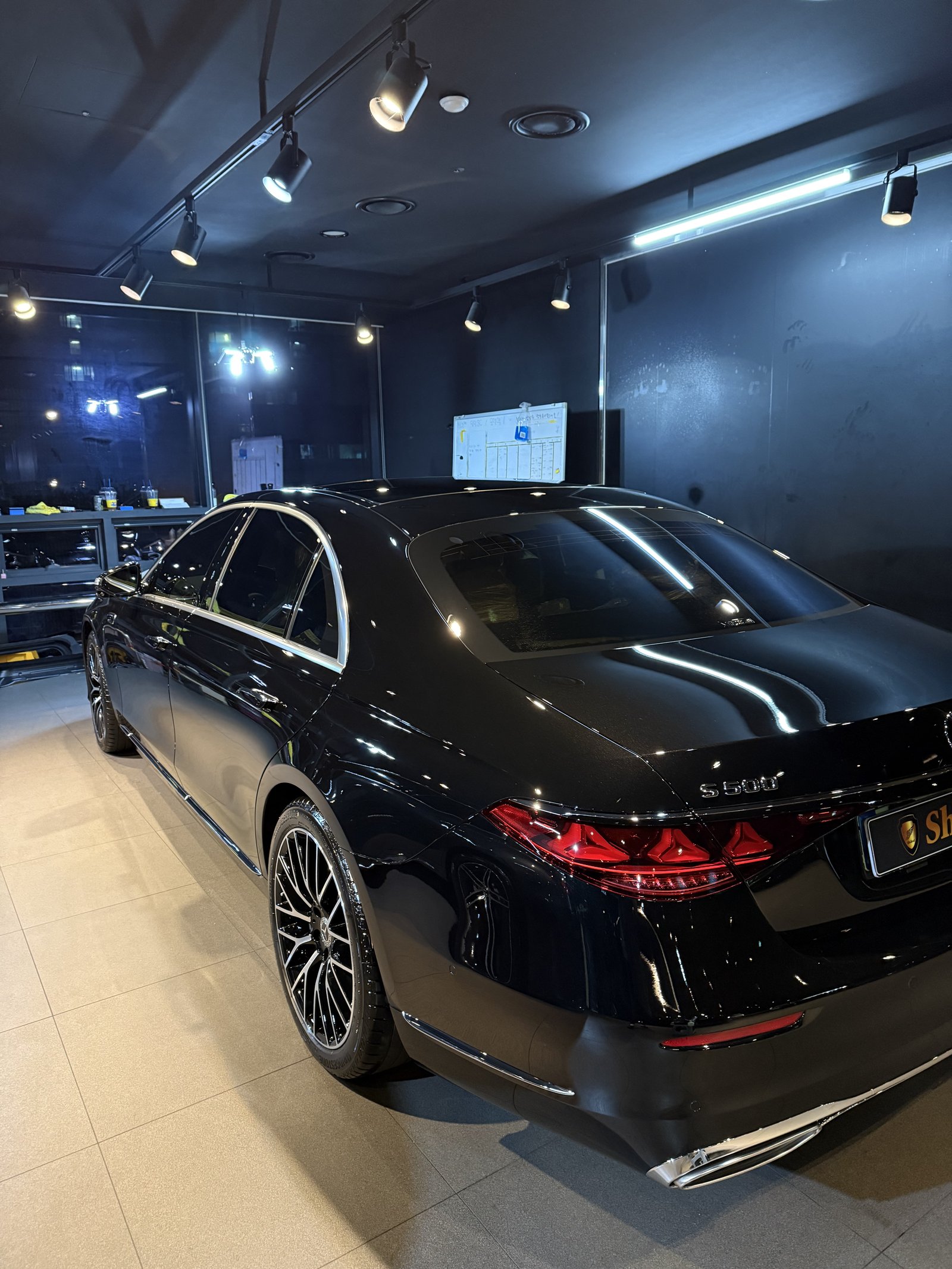 벤츠 S500 검정 후면 - 부산 쉴드광택 신차코팅