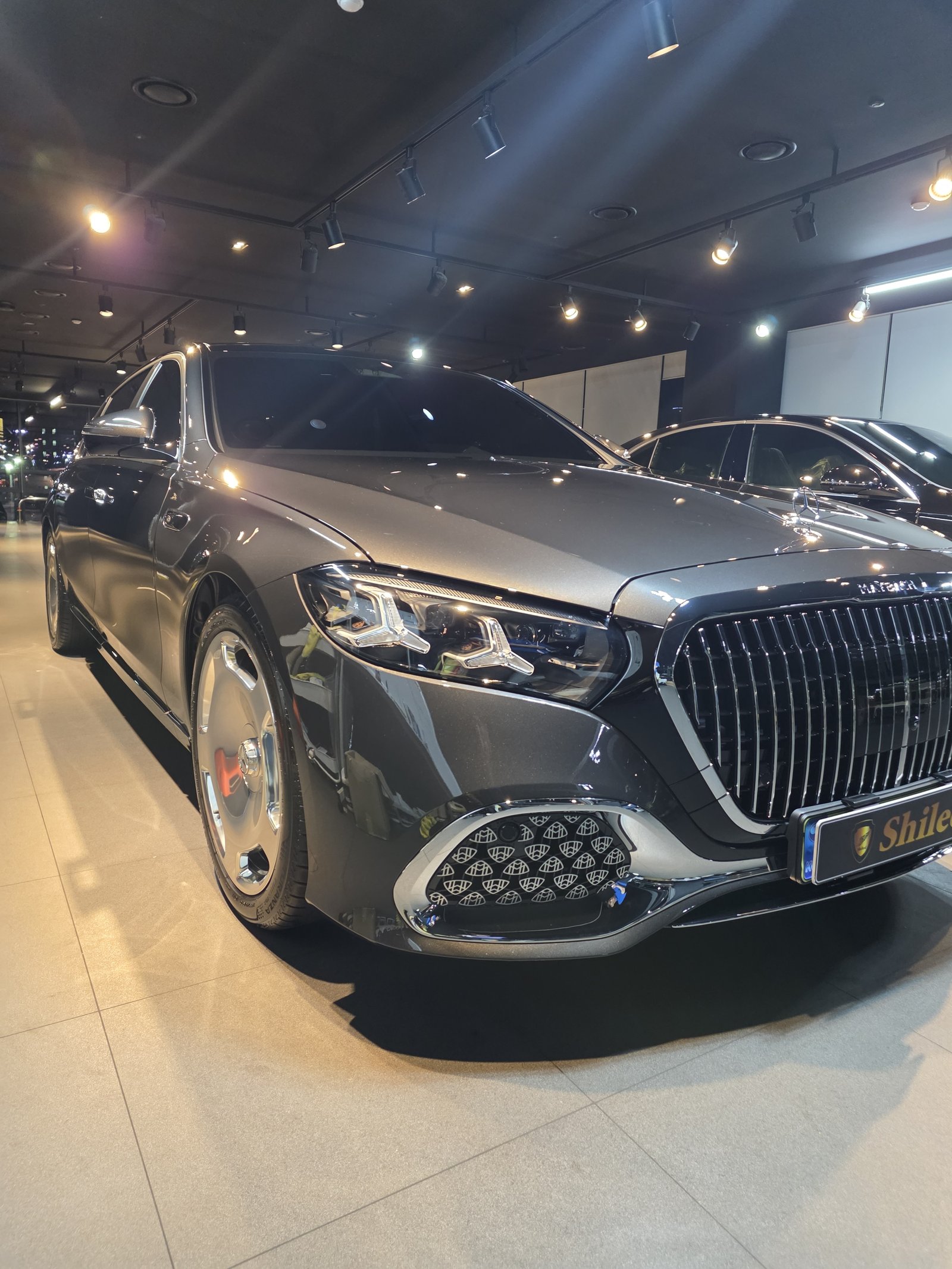 마이바흐 S580 신차 전측면 반사 - 출고 전 코팅