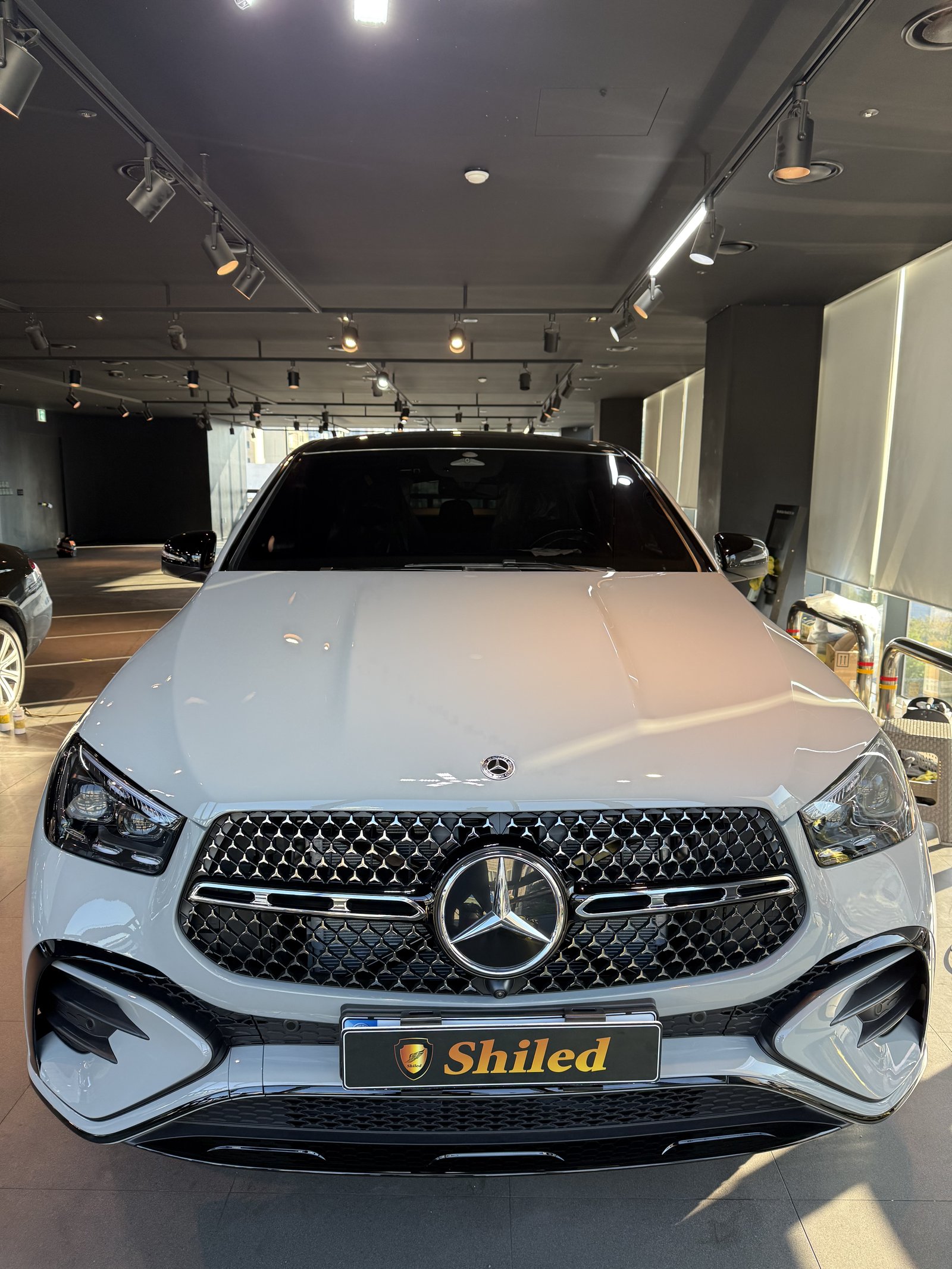 GLE450 AMG 쿠페 알파인그레이 정면 - 부산 쉴드광택 신차코팅