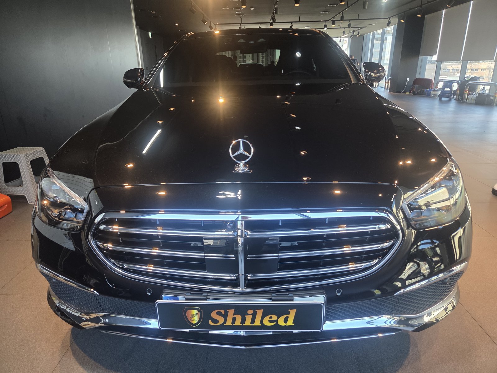 벤츠 E300e 검정 광택 완료 정면 - 부산 광택 쉴드광택