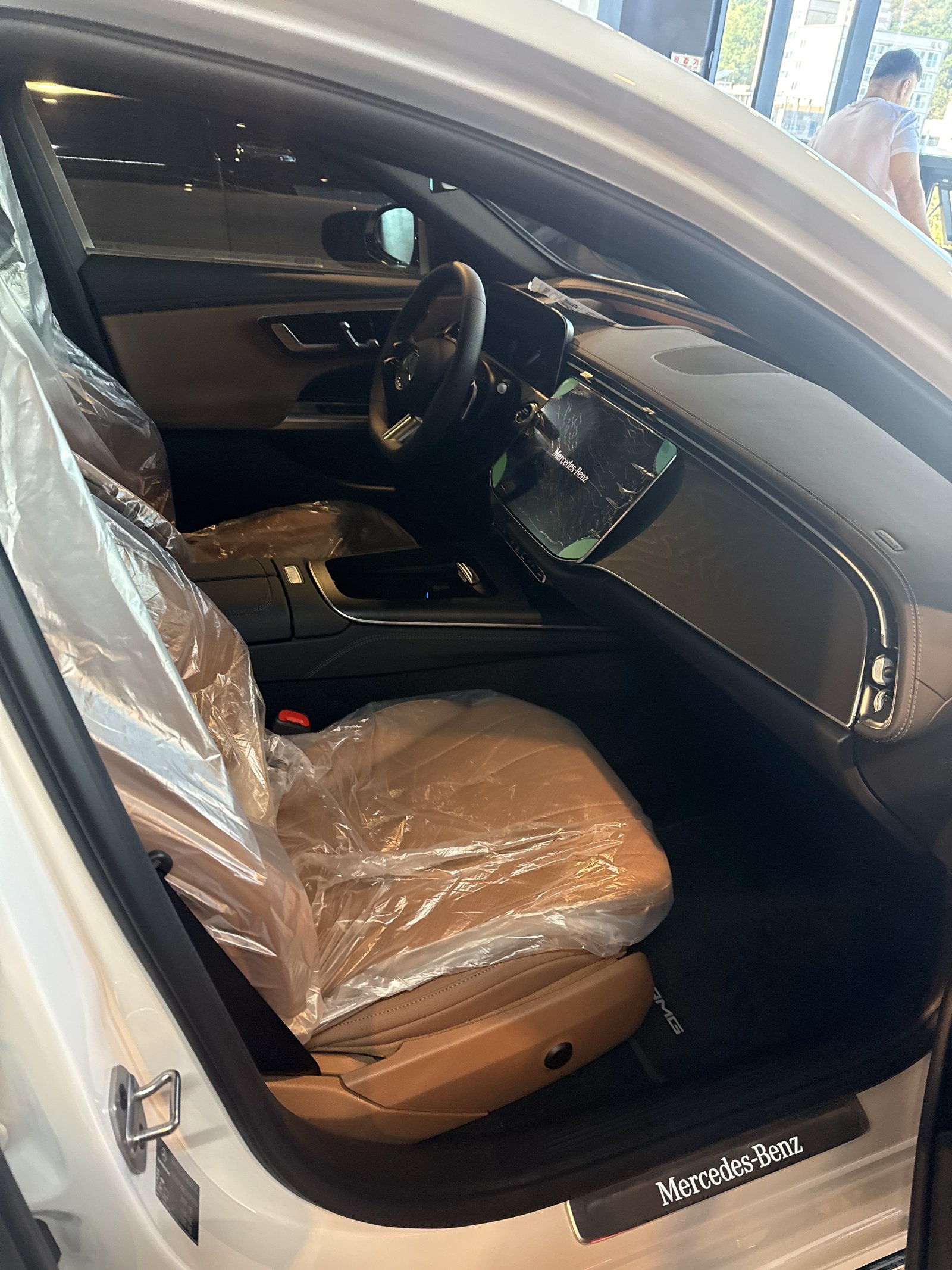 E200 AMG 브라운 실내 - 출고 전 컨디션