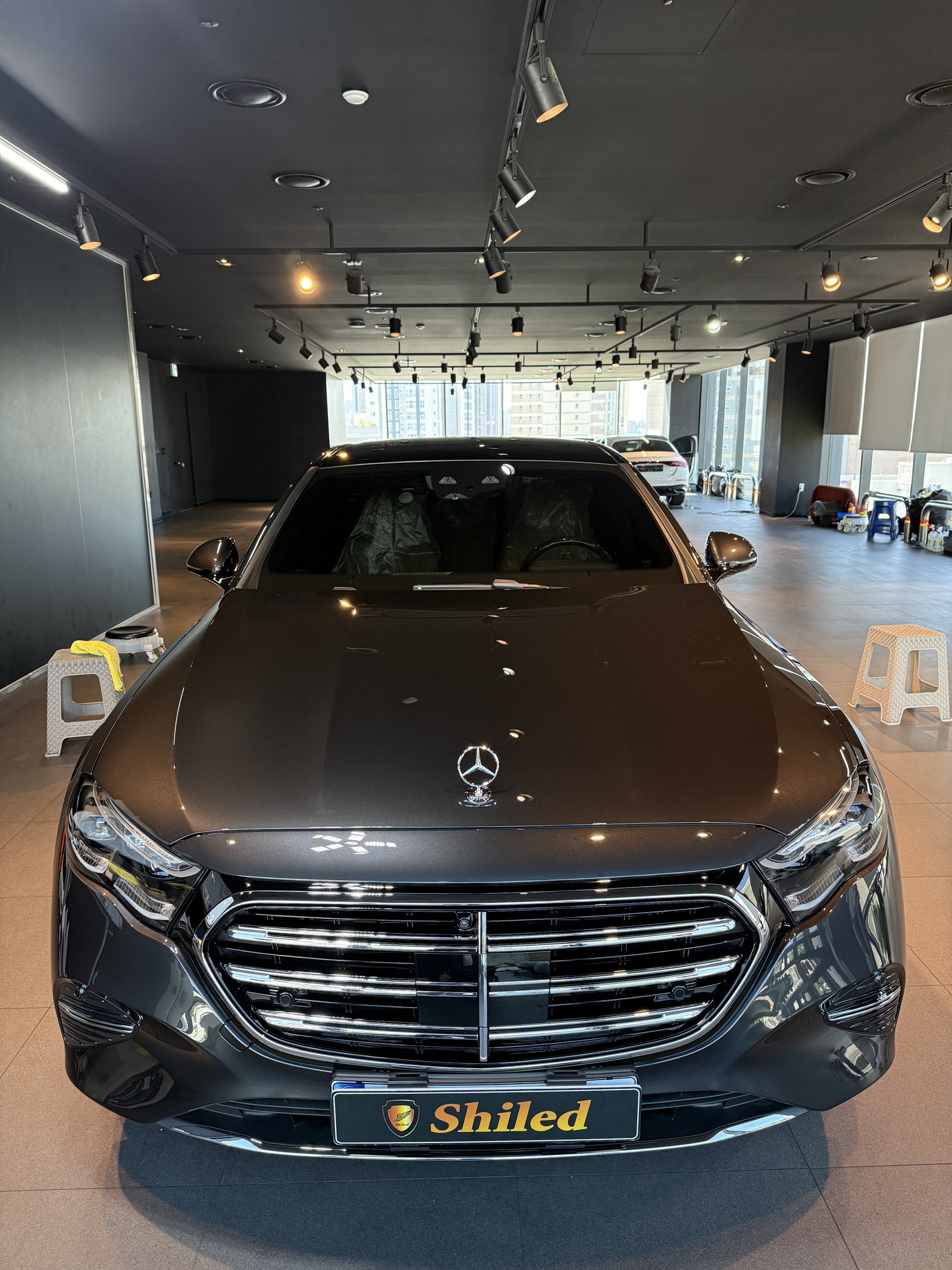 E300 익스클루시브 그레이 정면 크롬 그릴 - 부산 쉴드광택 신차코팅