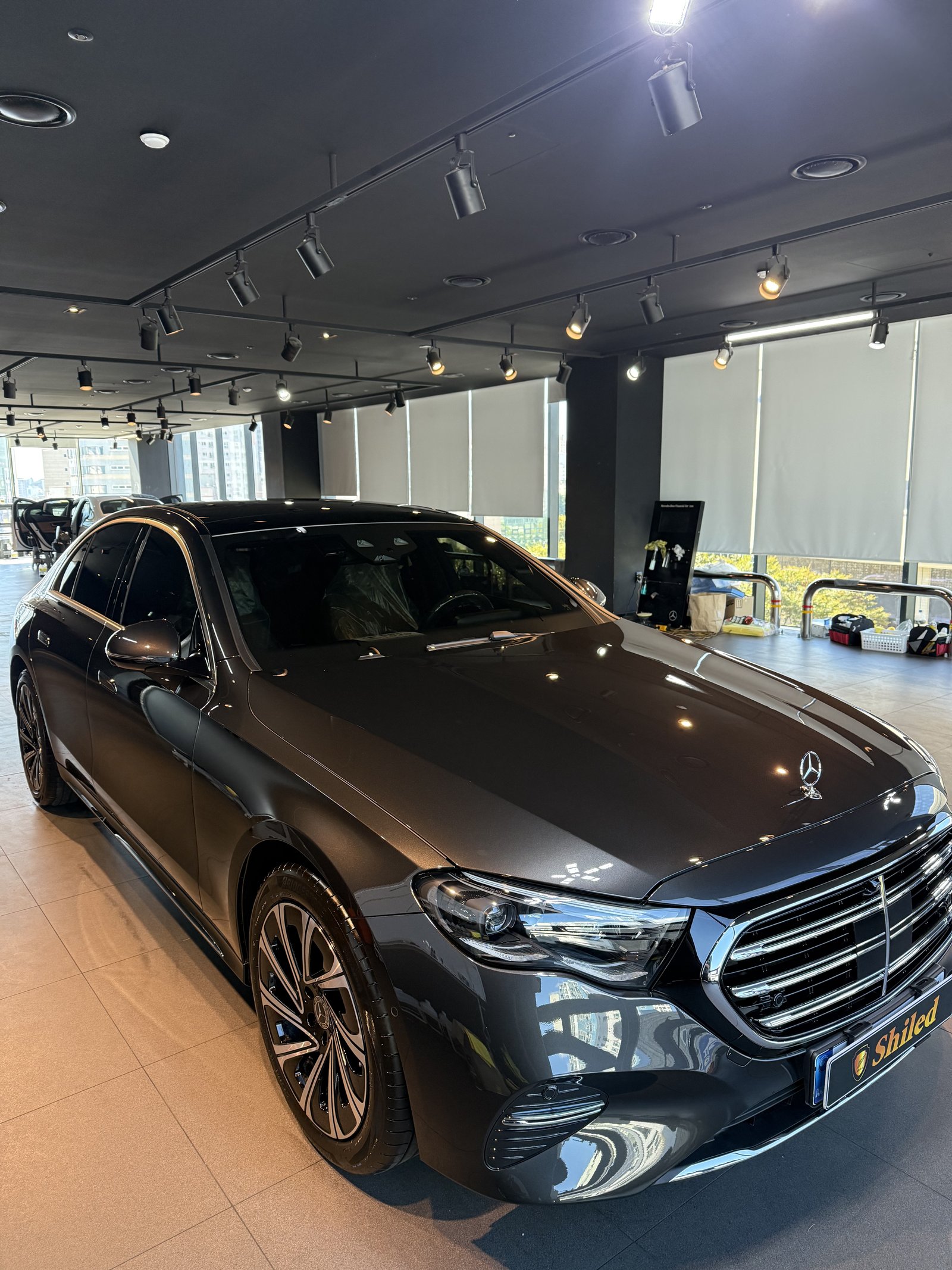 E300 EX 그레이 전측면 - 부산 유리막코팅