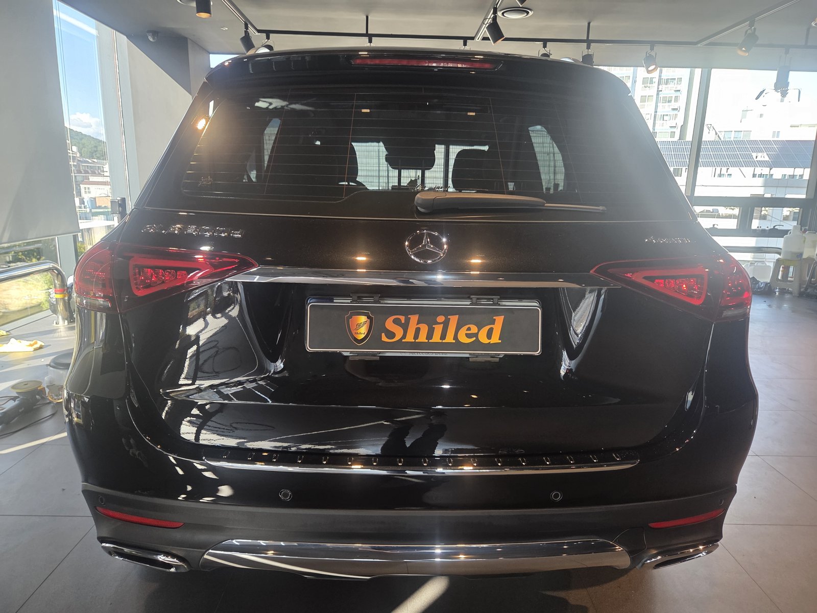 벤츠 GLE300d 검정 광택 완료 후면 - 부산 광택