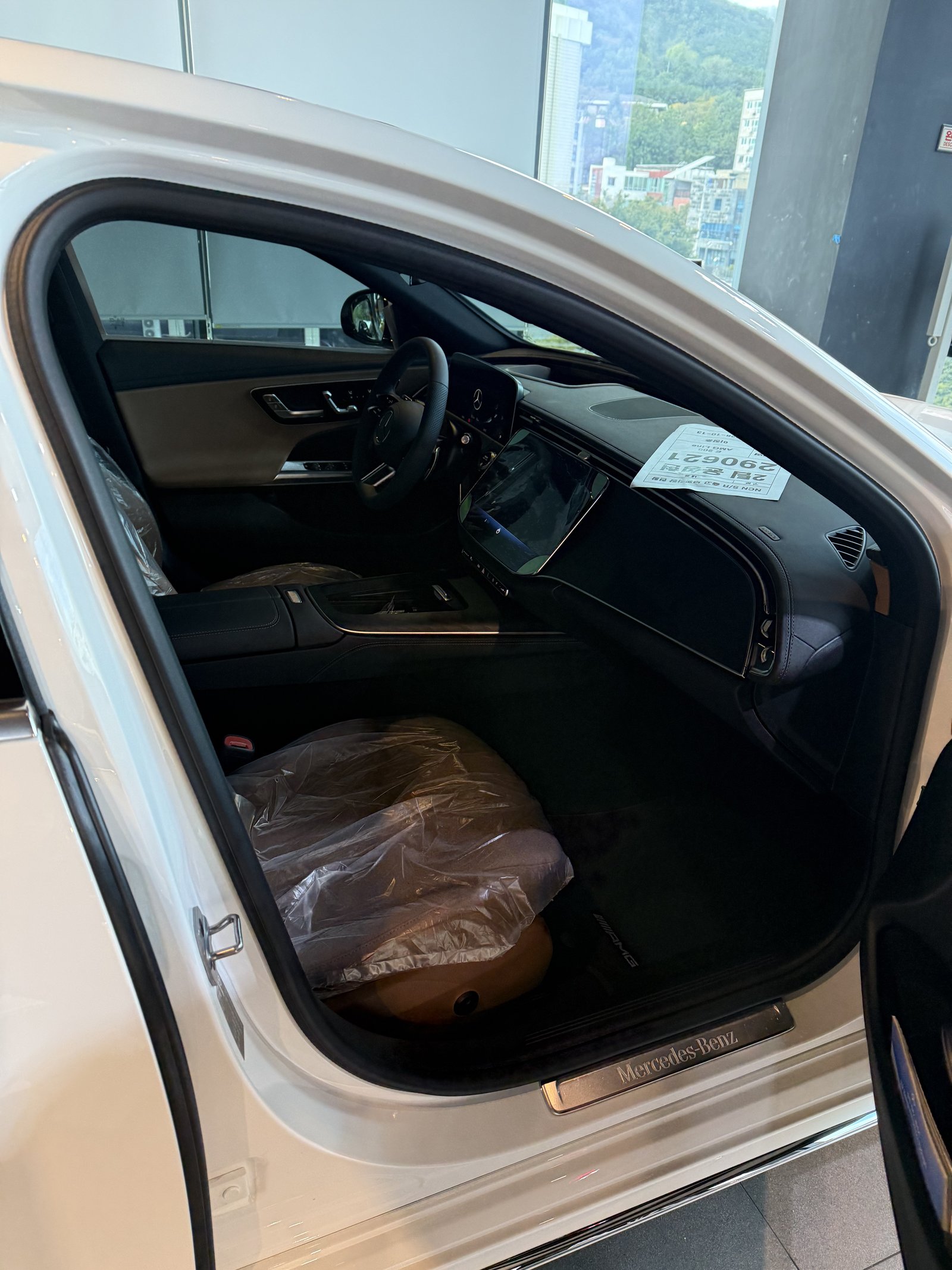 E200 AMG 블랙 실내 - 출고 전 컨디션