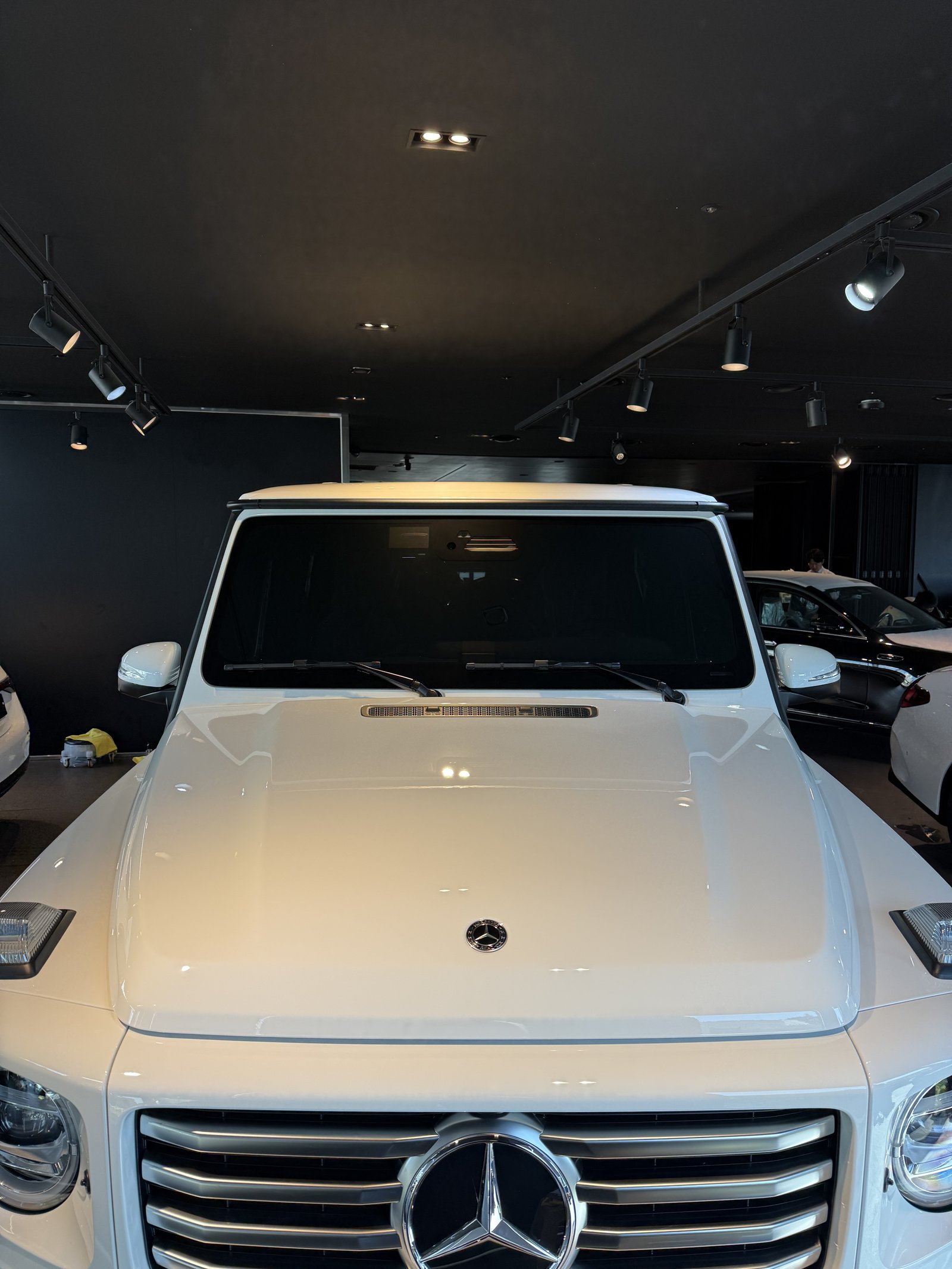 G450 백색 보닛 - 출고 전 코팅
