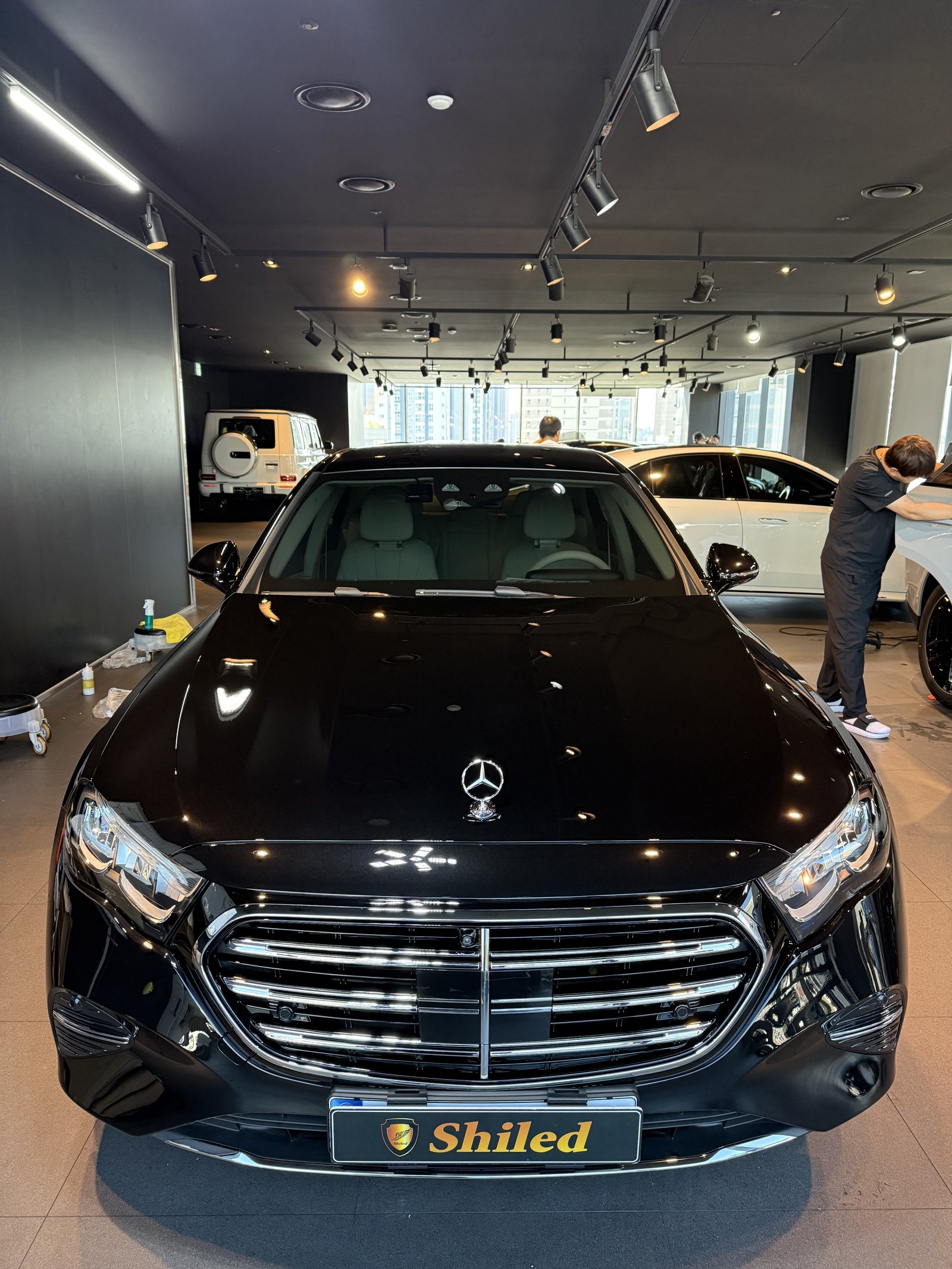 E200 익스클루시브 검정 정면 - 부산 쉴드광택 신차코팅