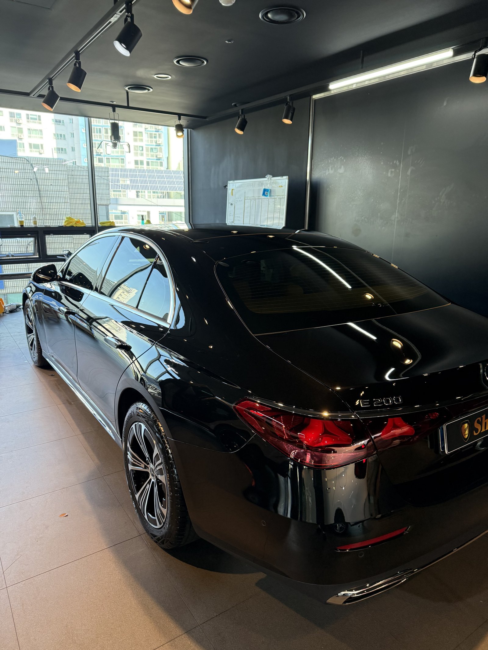 E200 EX 검정 후측면 - 부산 쉴드광택 신차코팅