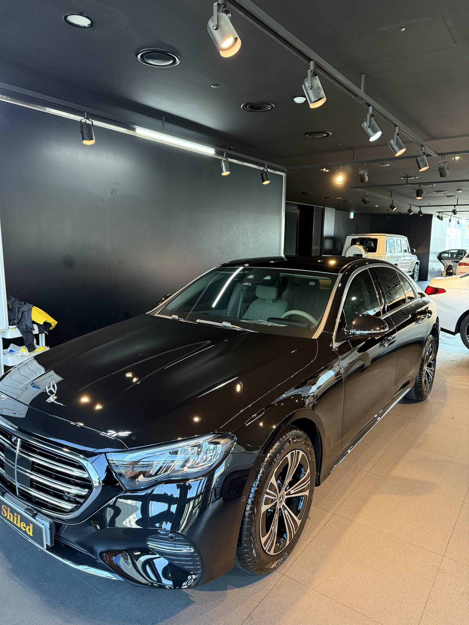 E200 EX 검정 전측면 반대편 - 부산 유리막코팅