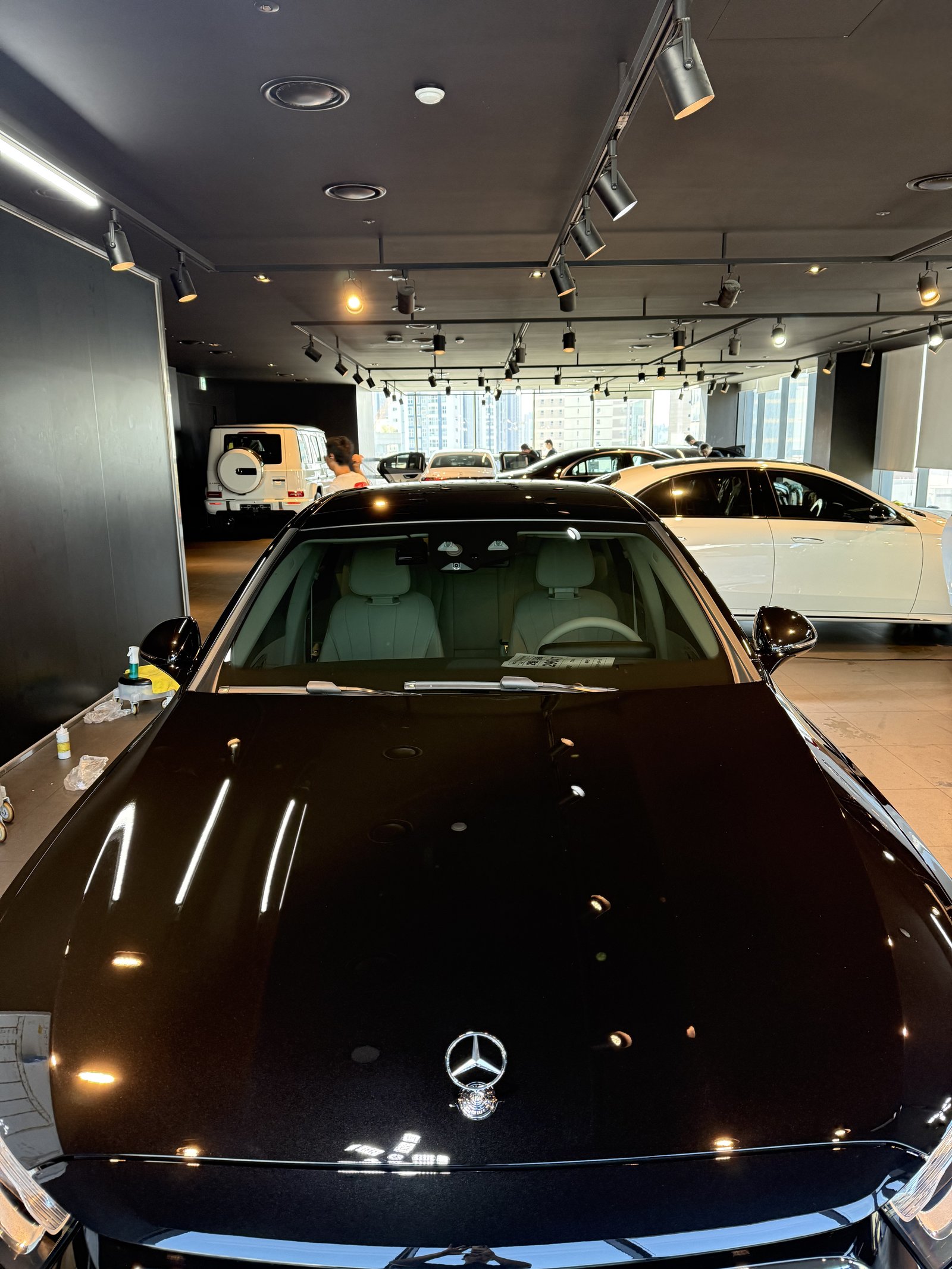 E200 EX 검정 보닛 스탠딩 엠블럼 - 출고 전 코팅