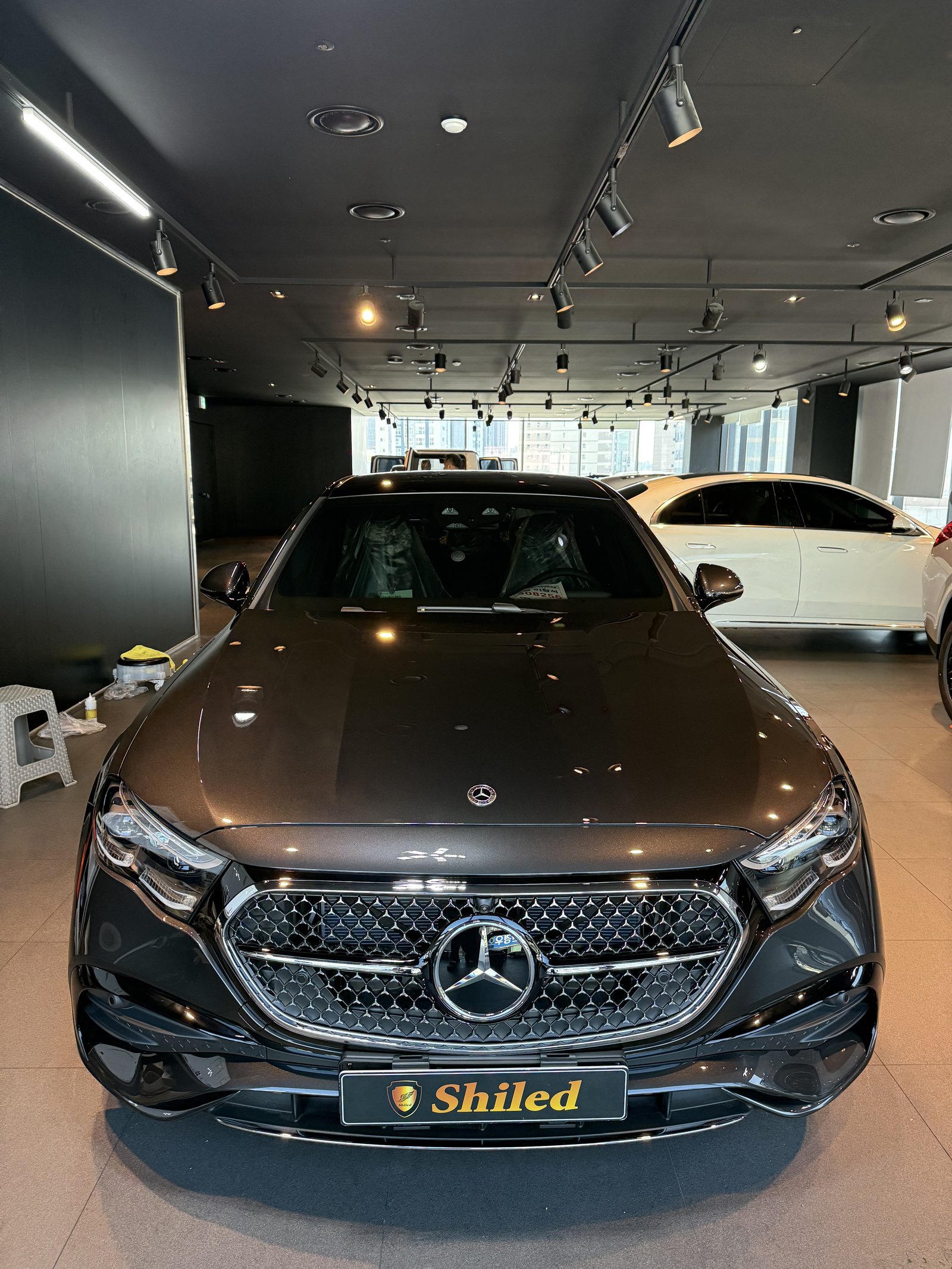 E300 AMG 그레이 정면 - 부산 쉴드광택 신차코팅