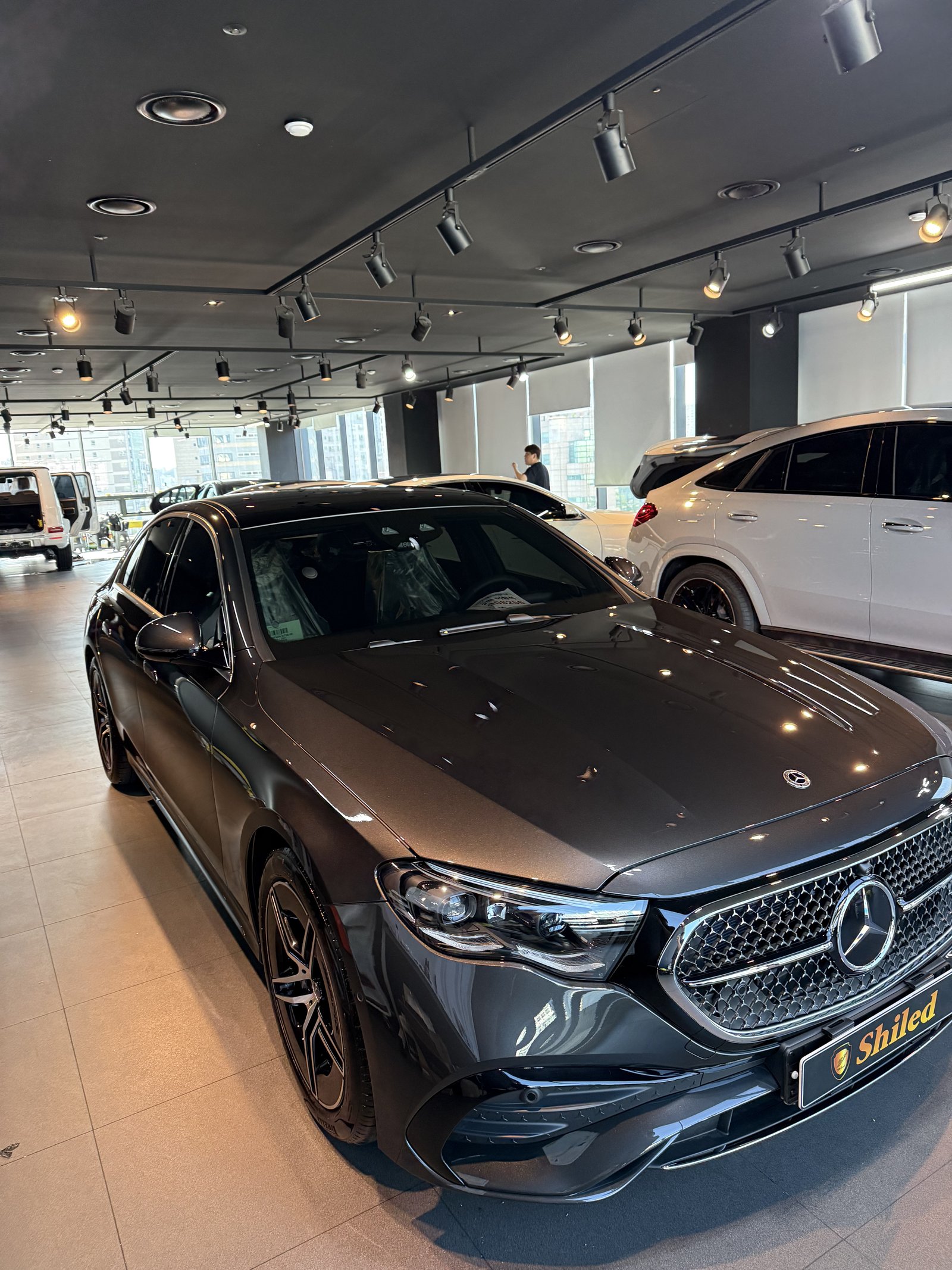 E300 AMG 그레이 전측면 - 부산 유리막코팅