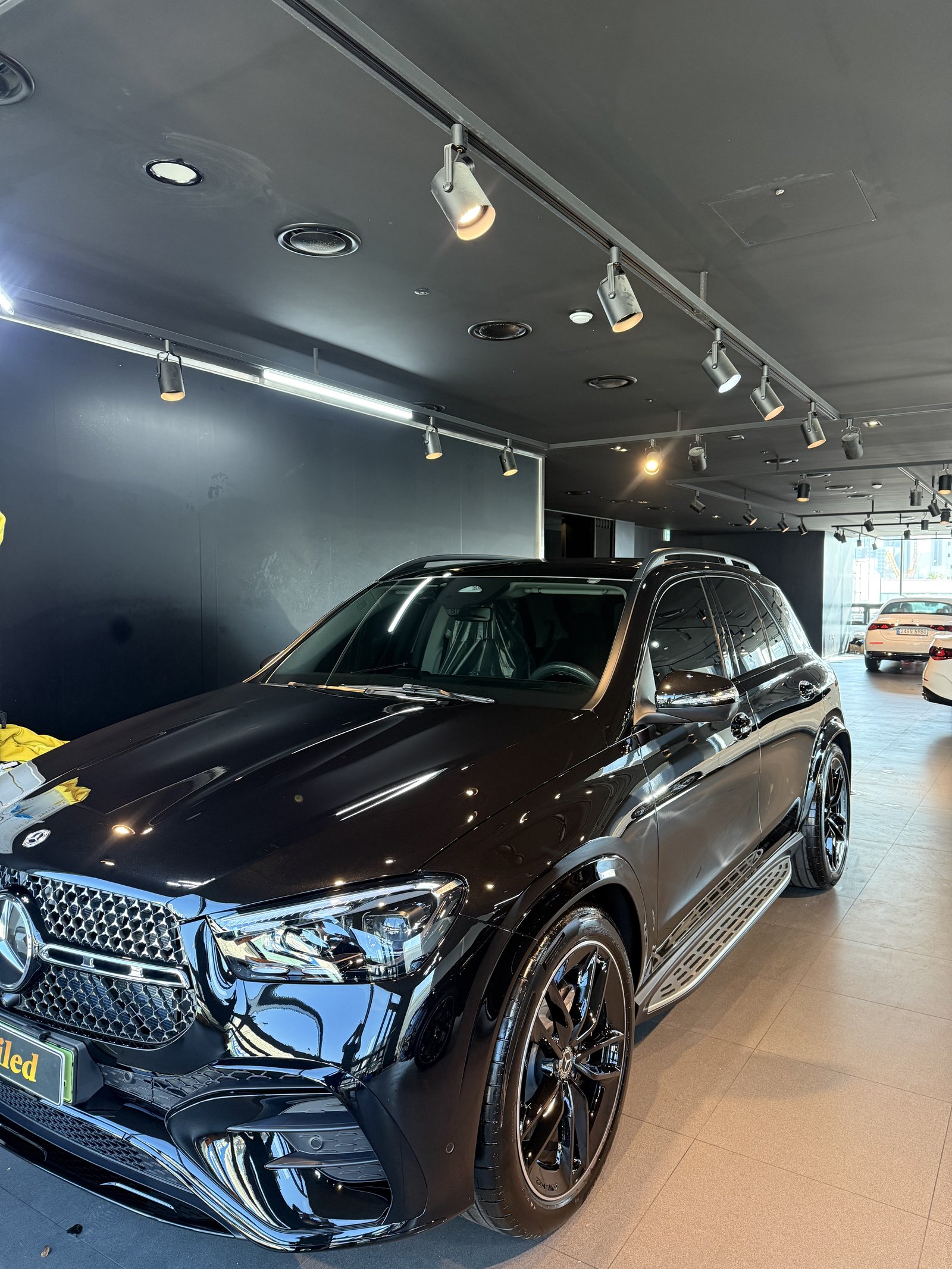 GLE450 AMG 검정 첫 번째 차 전측면 반대편