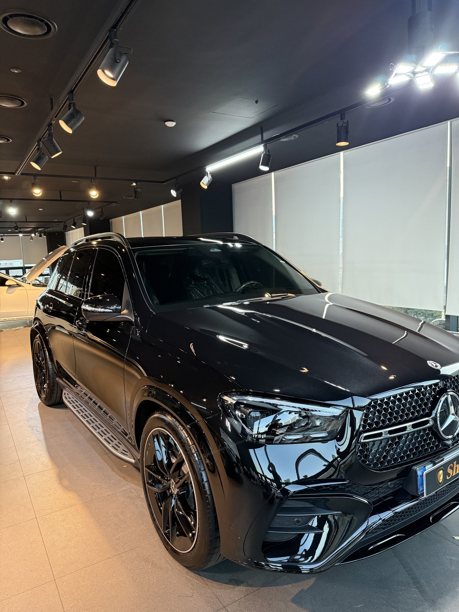 GLE450 AMG 검정 두 번째 차 전측면 - 부산 유리막코팅