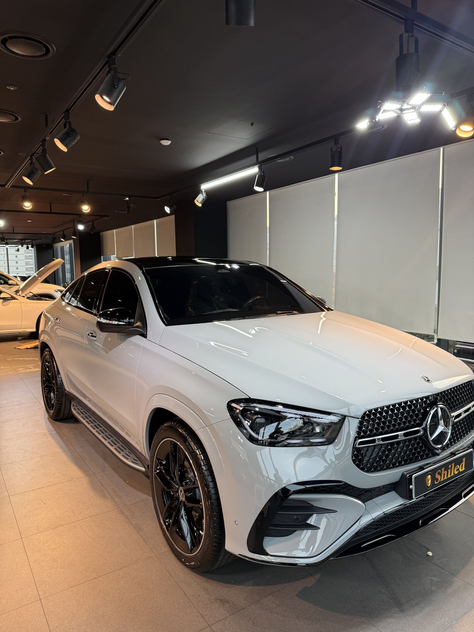 GLE450 AMG 쿠페 그레이 전측면 - 부산 유리막코팅