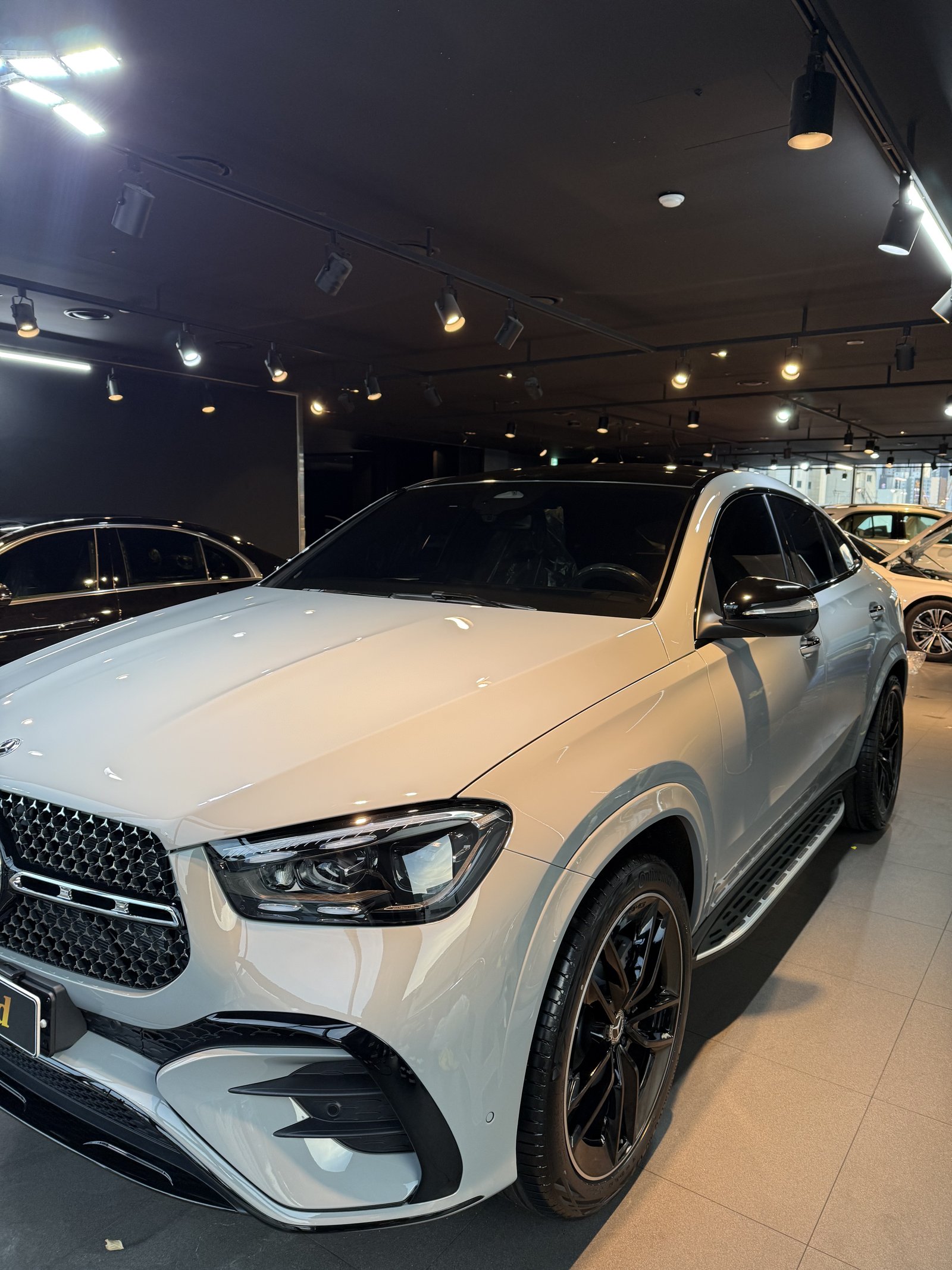 GLE450 AMG 쿠페 그레이 전측면 반대편