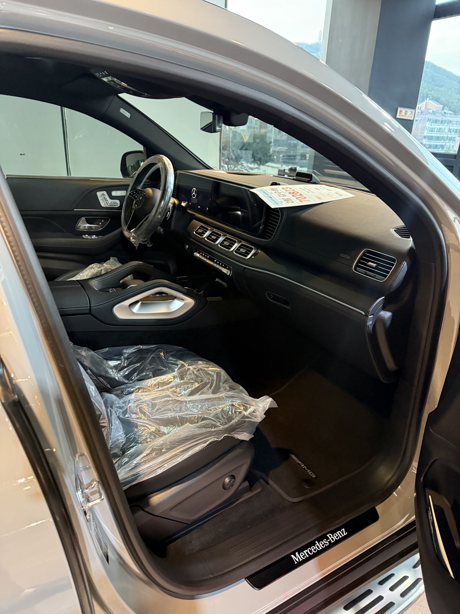 GLE450 AMG 쿠페 그레이 실내 조수석 쪽