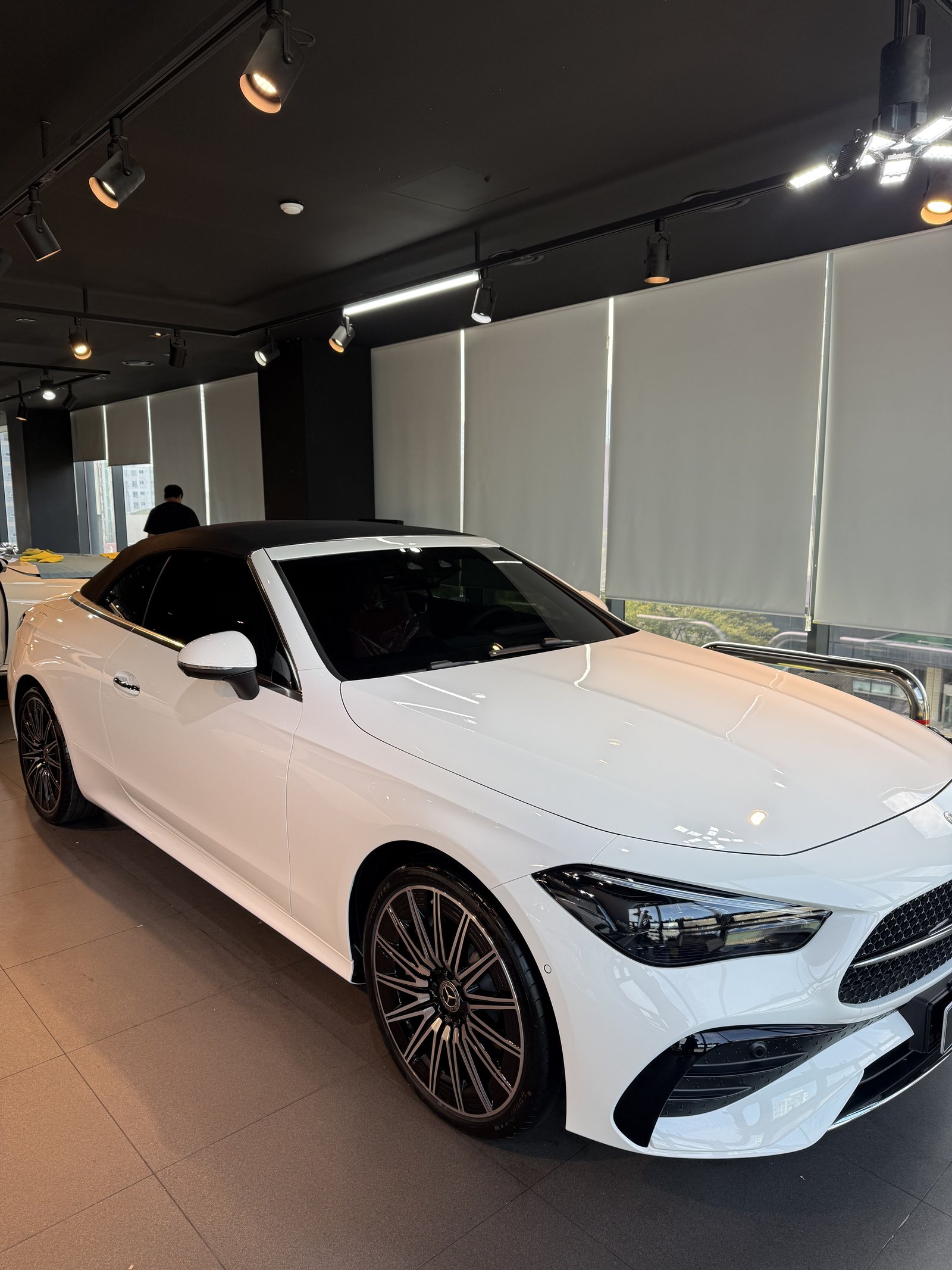 CLE450 카브리올레 백색 전측면 - 부산 유리막코팅