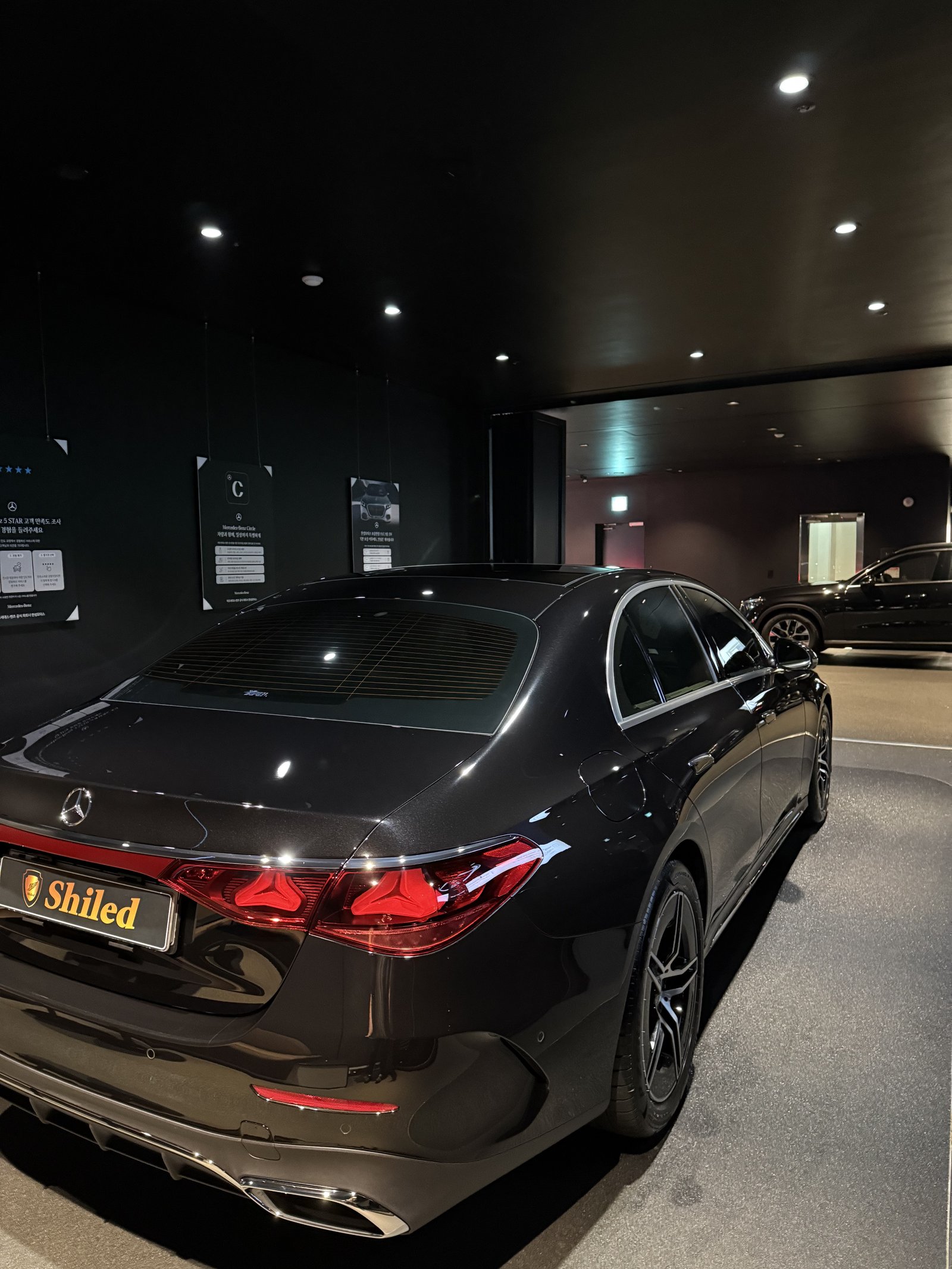 E200 AMG 검정 후측면 - 출고 전 코팅