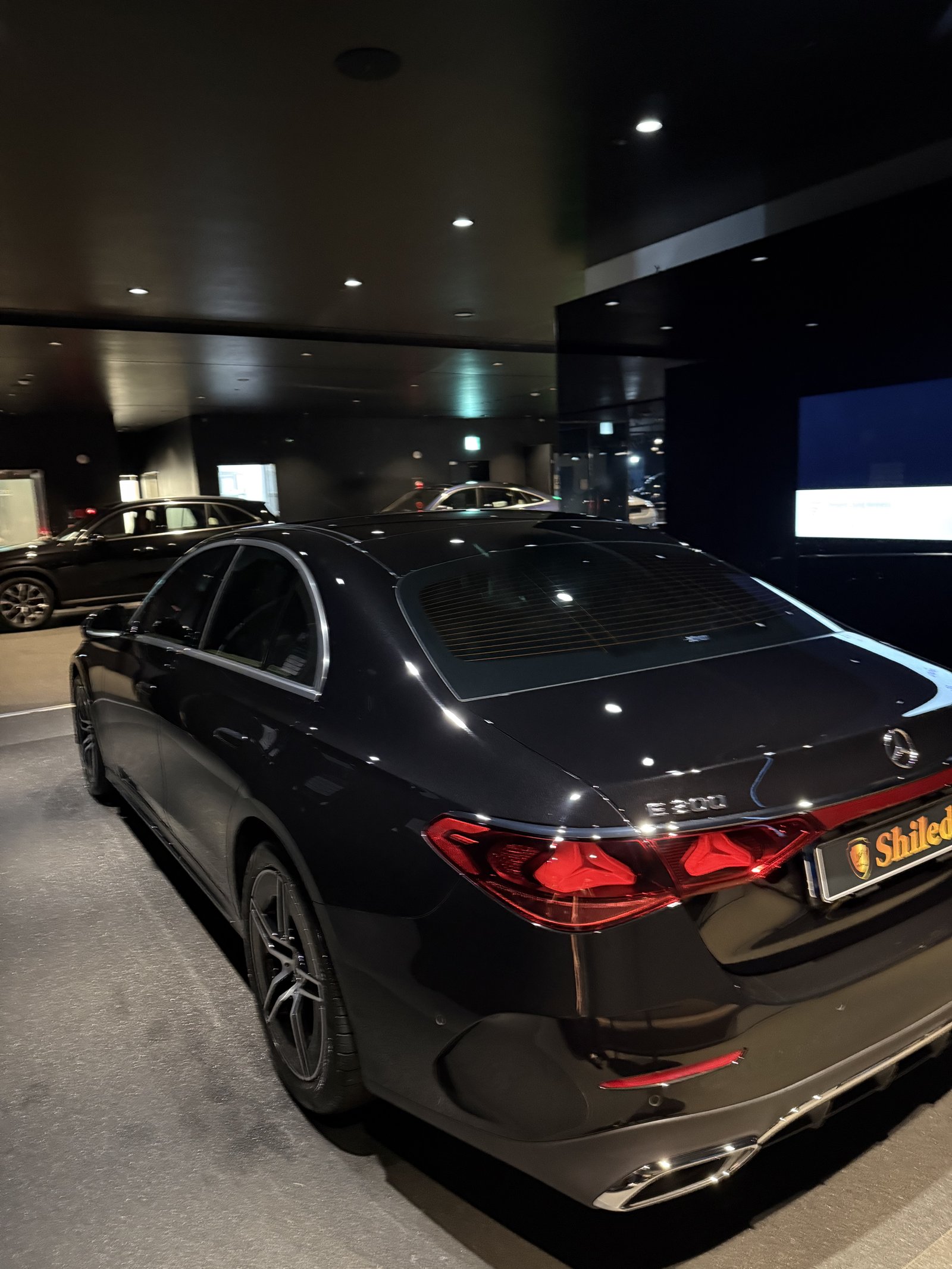 E200 AMG 검정 측후면 - 부산 유리막코팅