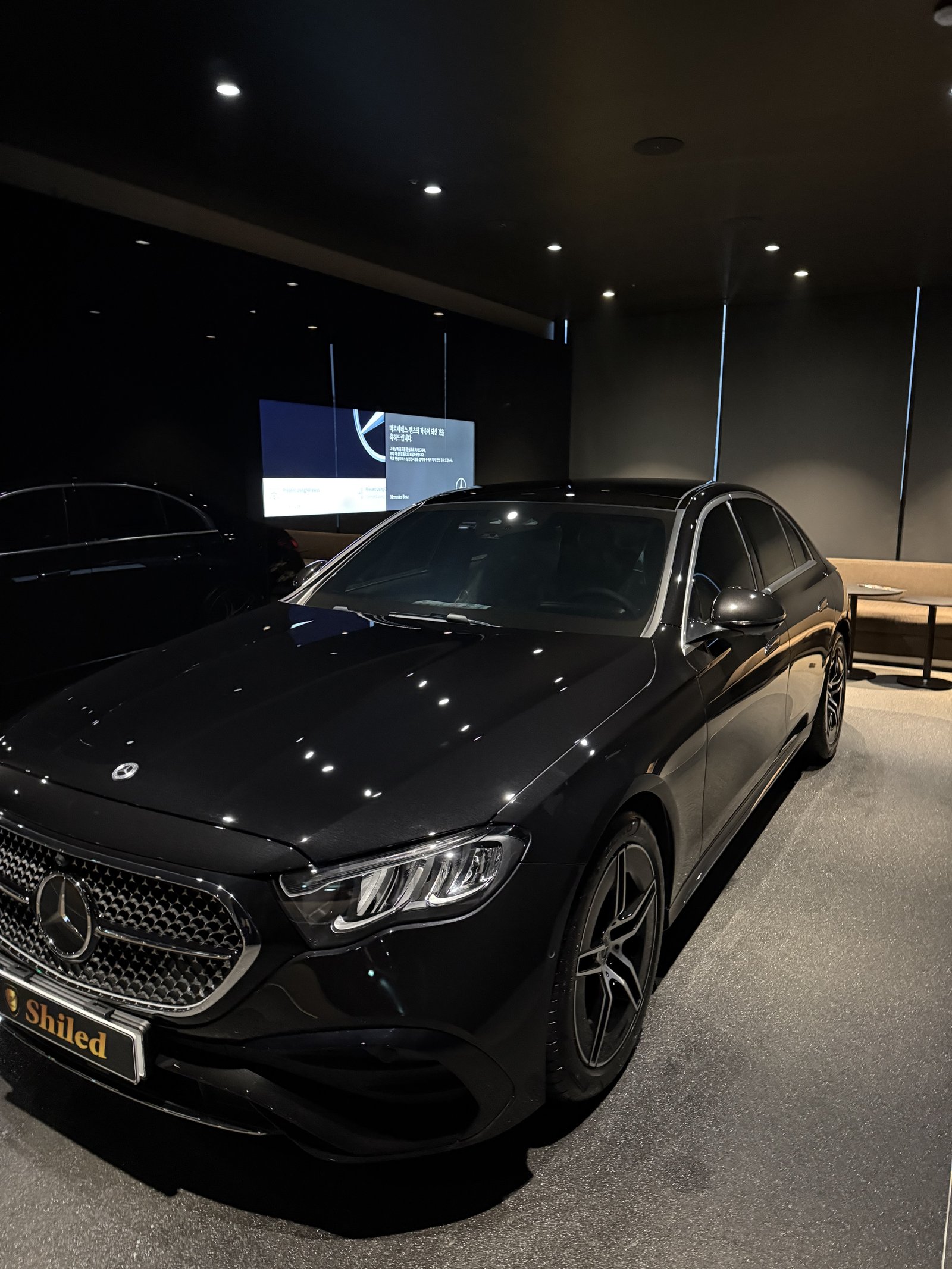 E200 AMG 검정 전측면 반대편