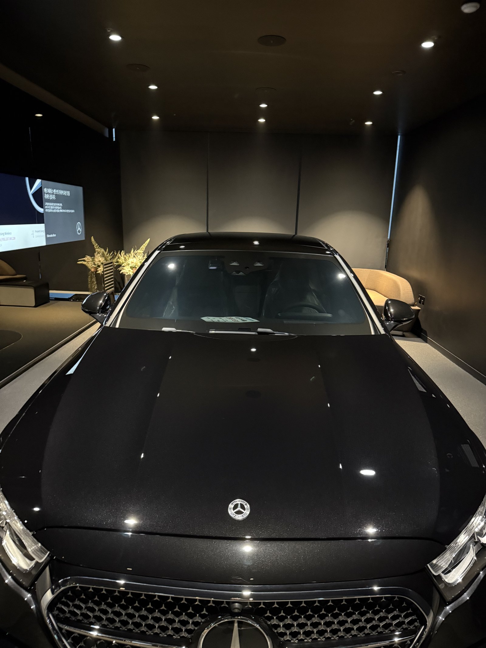 E200 AMG 검정 보닛 - 출고 전 코팅