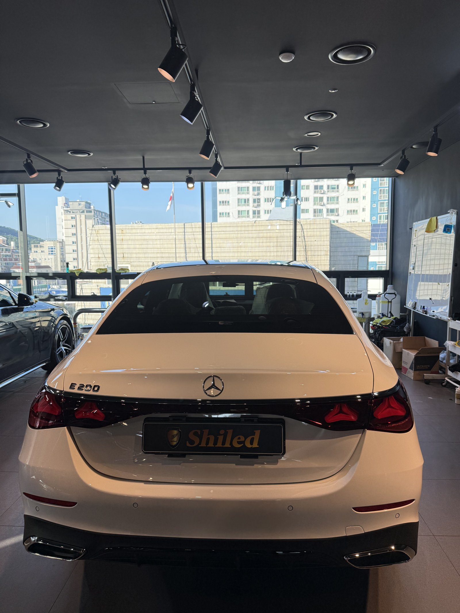 E200 AMG 백색 후면