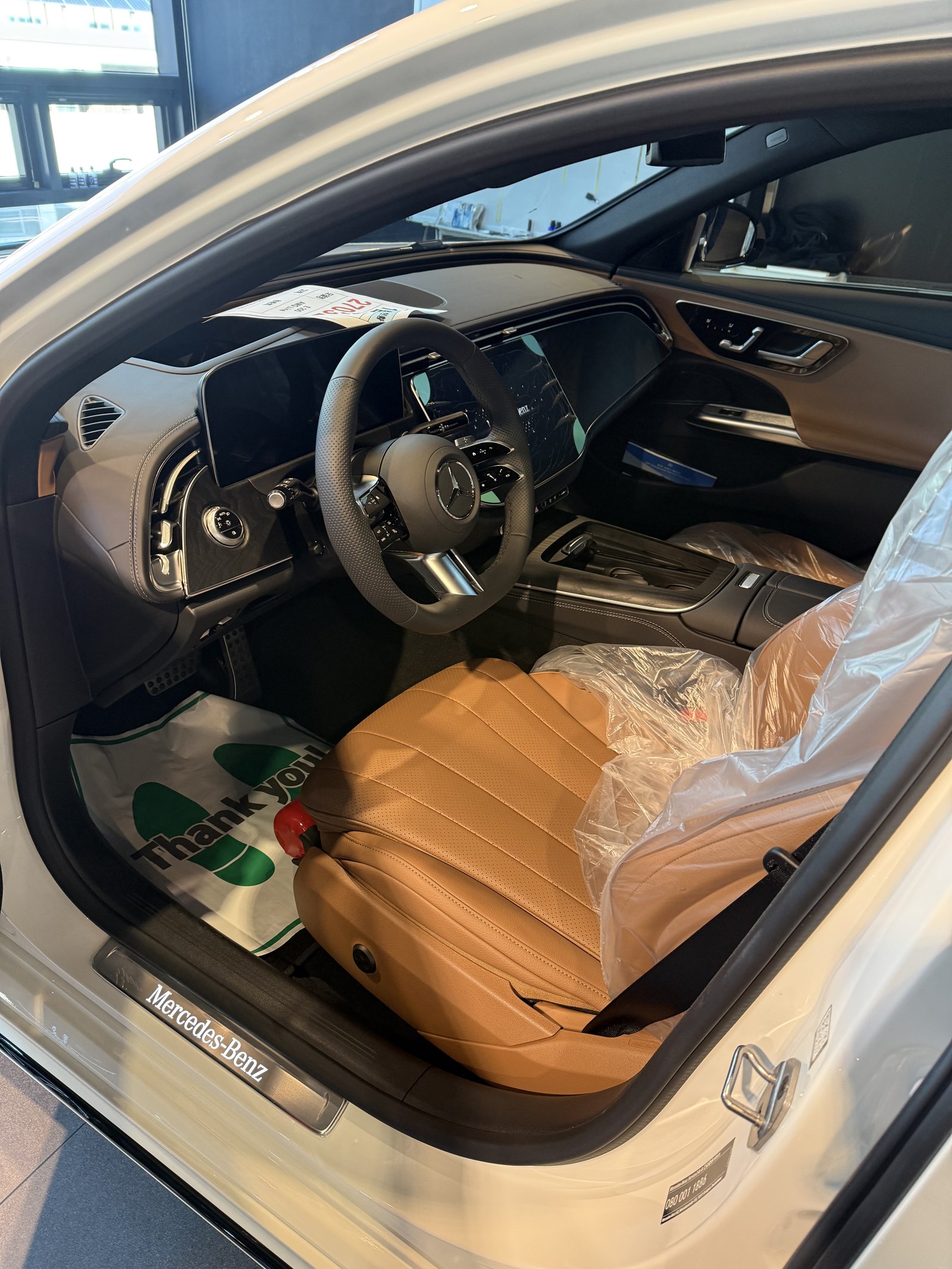 E200 AMG 백색 실내 - 출고 전 컨디션