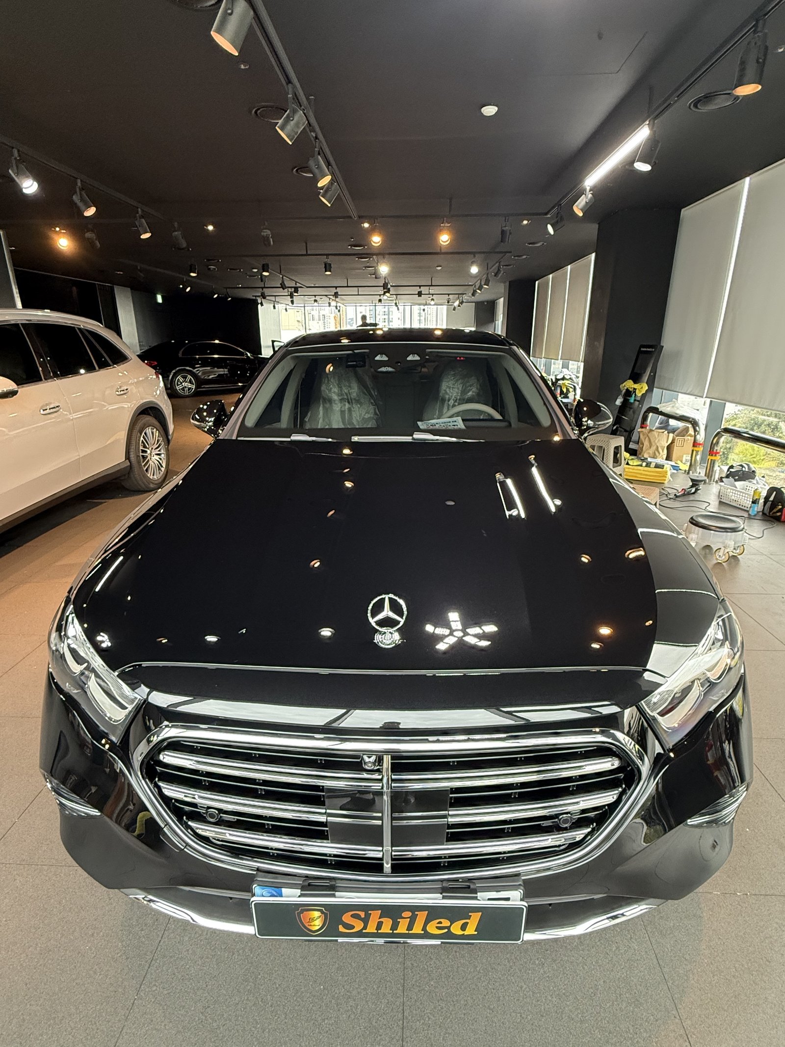 E200 익스클루시브 검정 정면 - 부산 쉴드광택 신차코팅