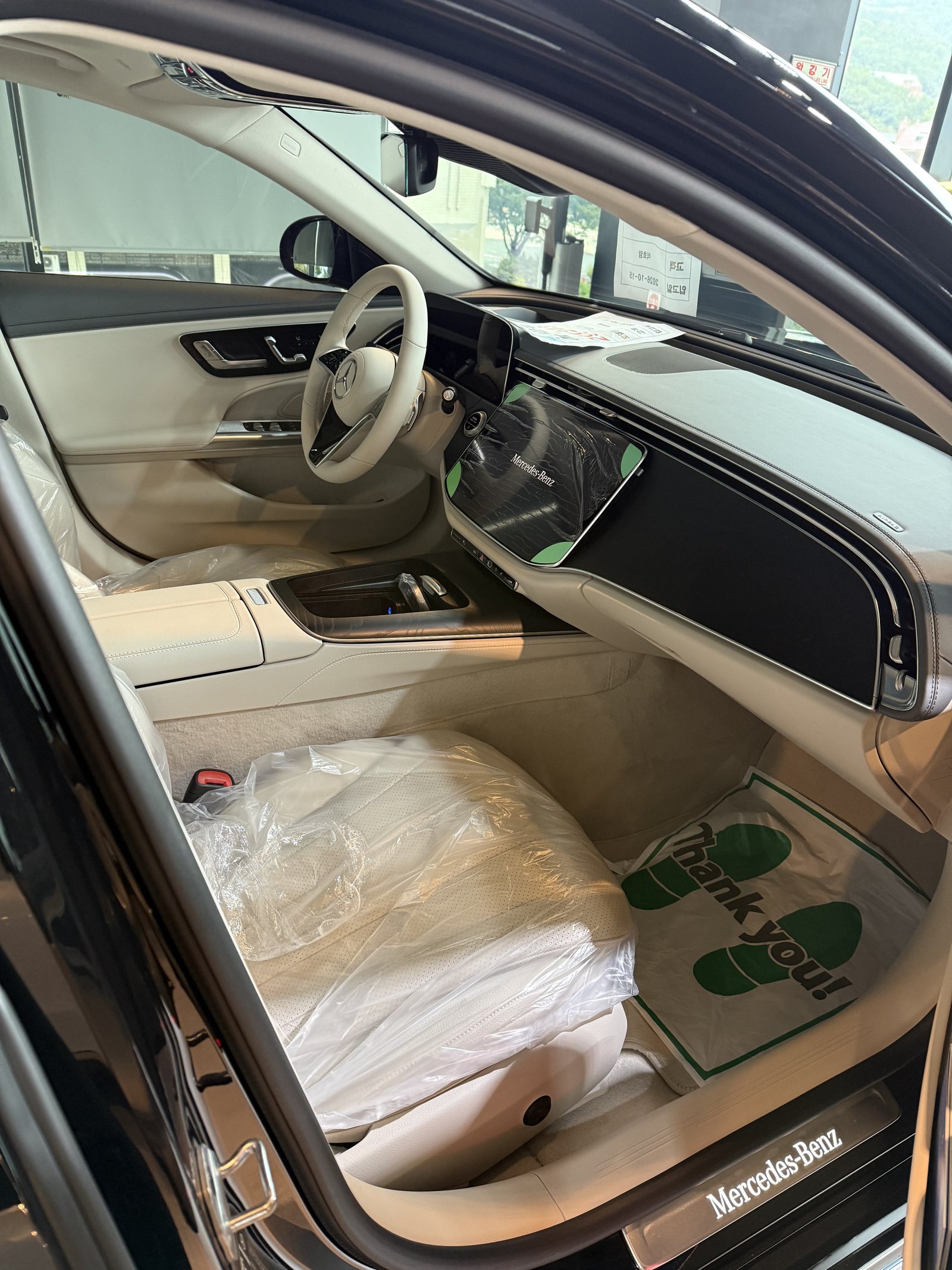 E200 익스클루시브 검정 실내 조수석 쪽