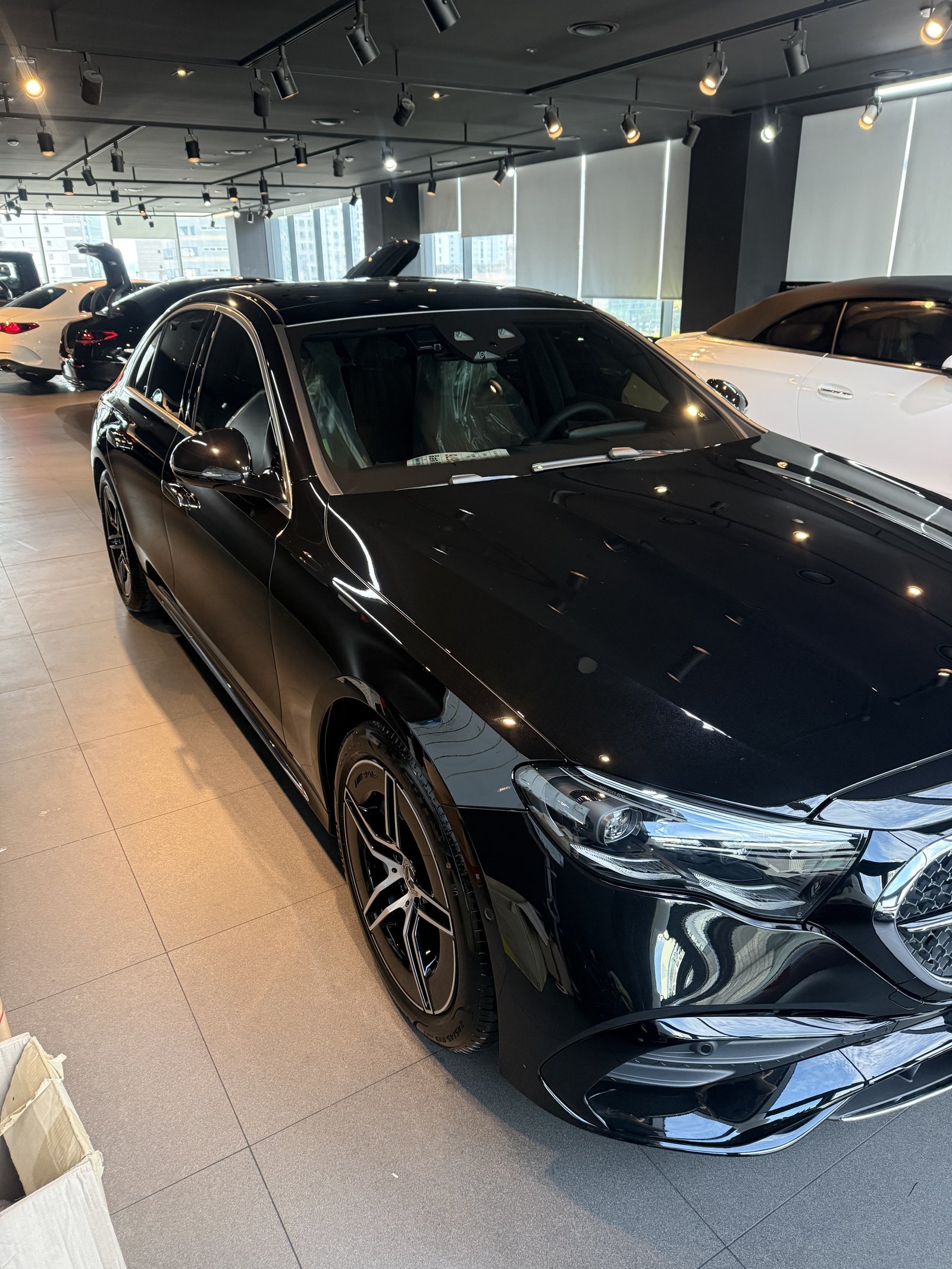 E300 AMG 검정 전측면 - 부산 유리막코팅