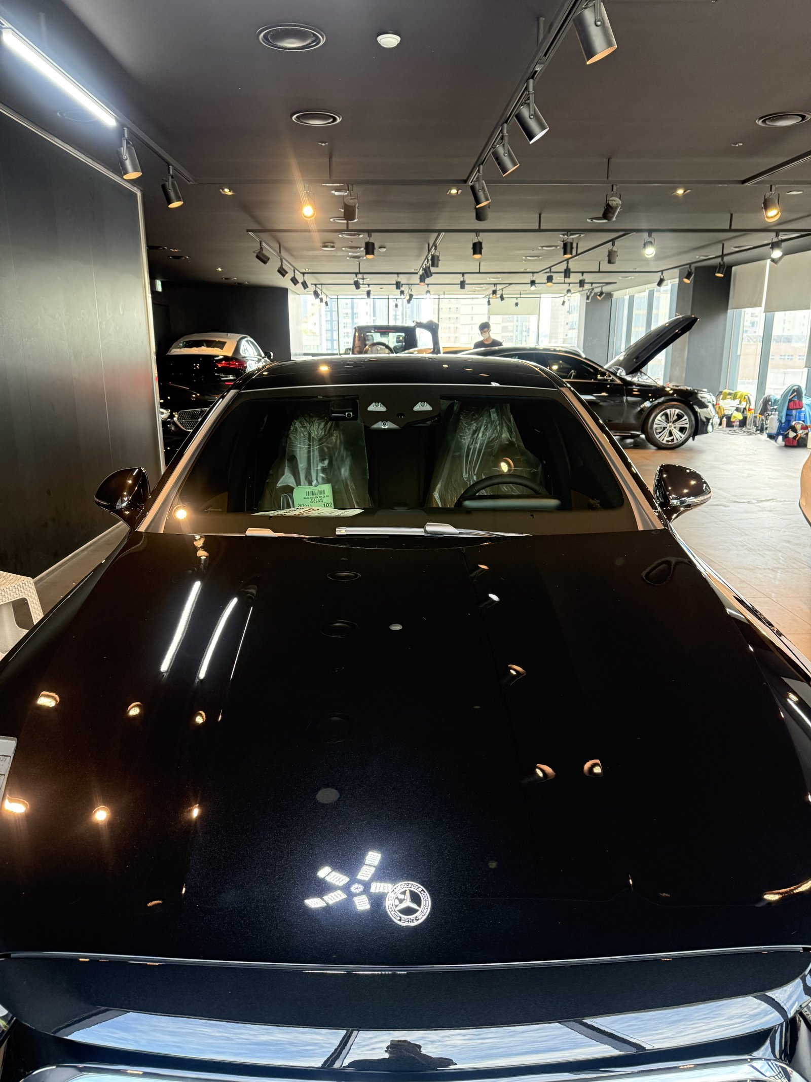 E300 AMG 검정 보닛 - 출고 전 코팅