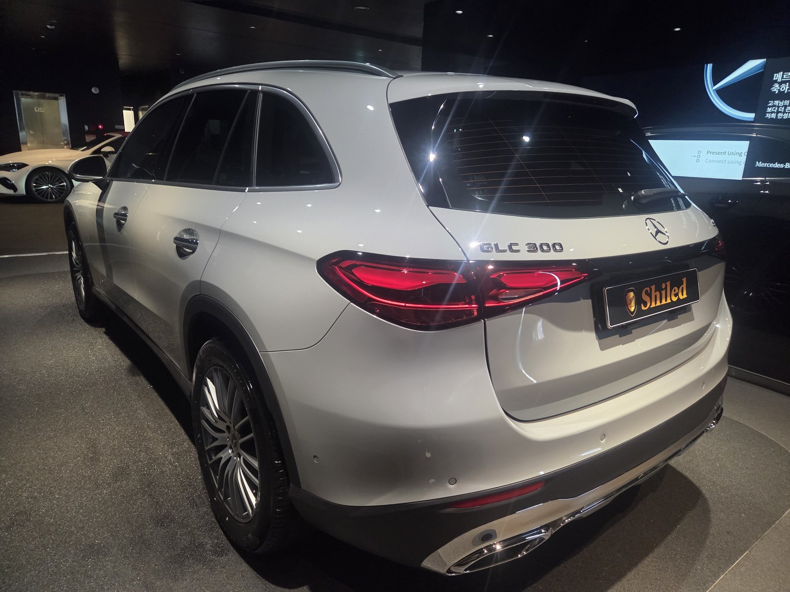 GLC300 전측면 반대편