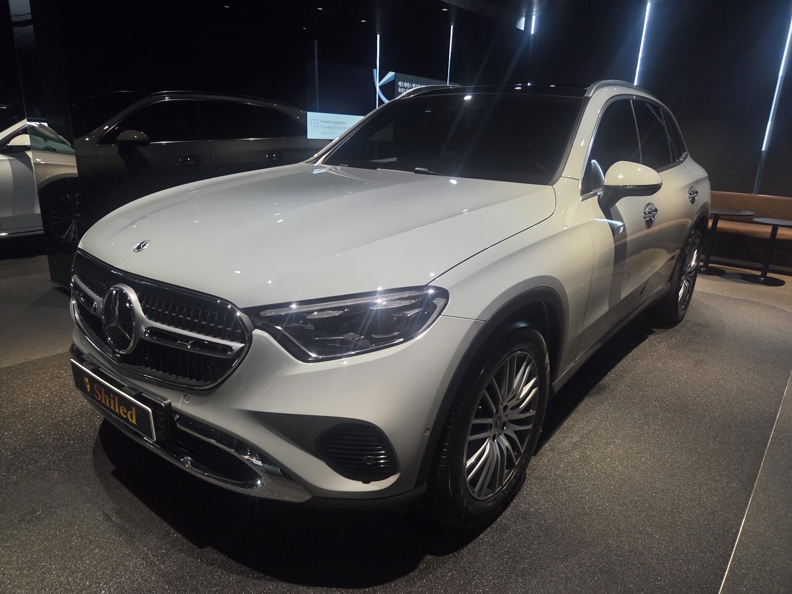 GLC300 보닛 - 출고 전 코팅