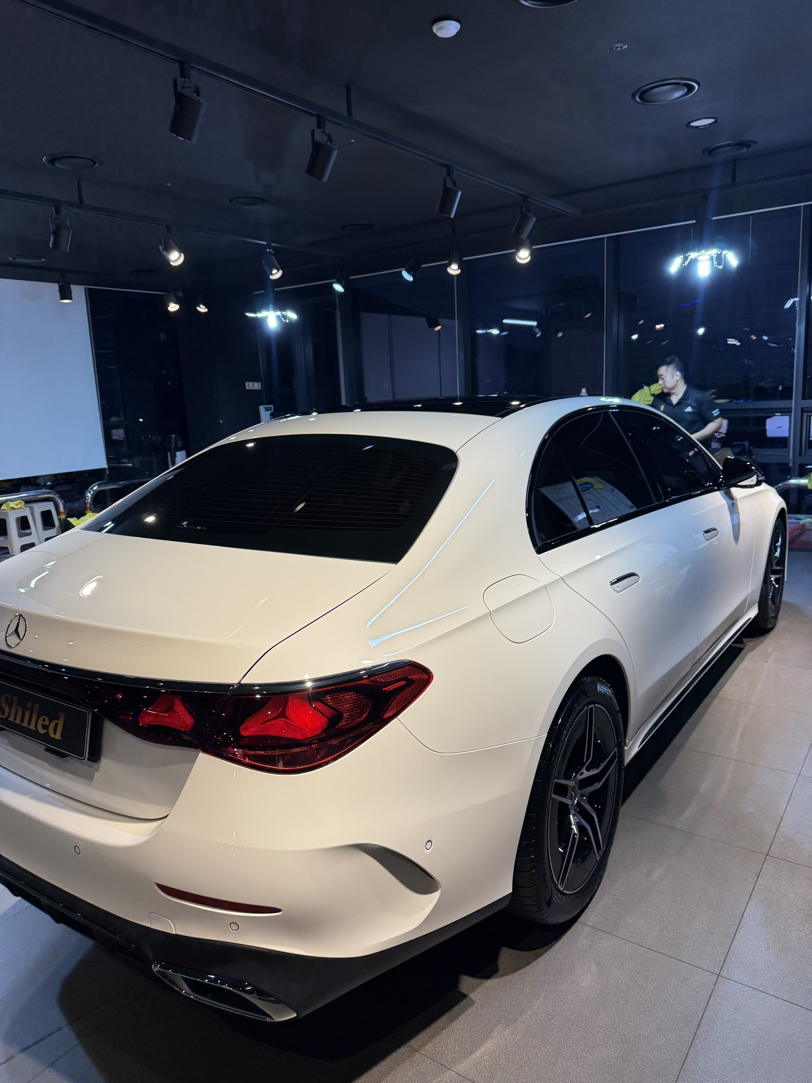 E200 AMG 후측면 - 출고 전 코팅