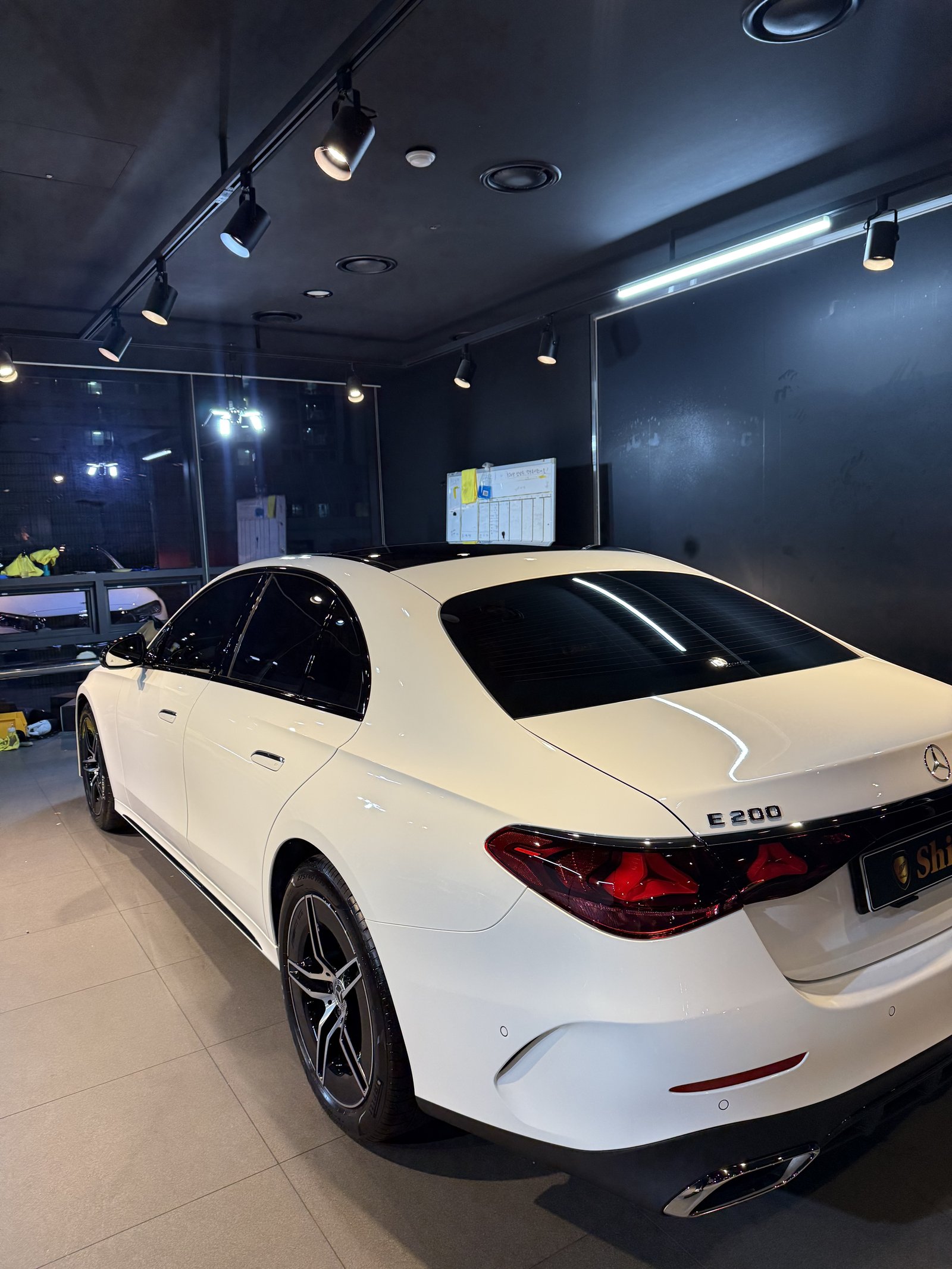E200 AMG 측후면 - 부산 유리막코팅