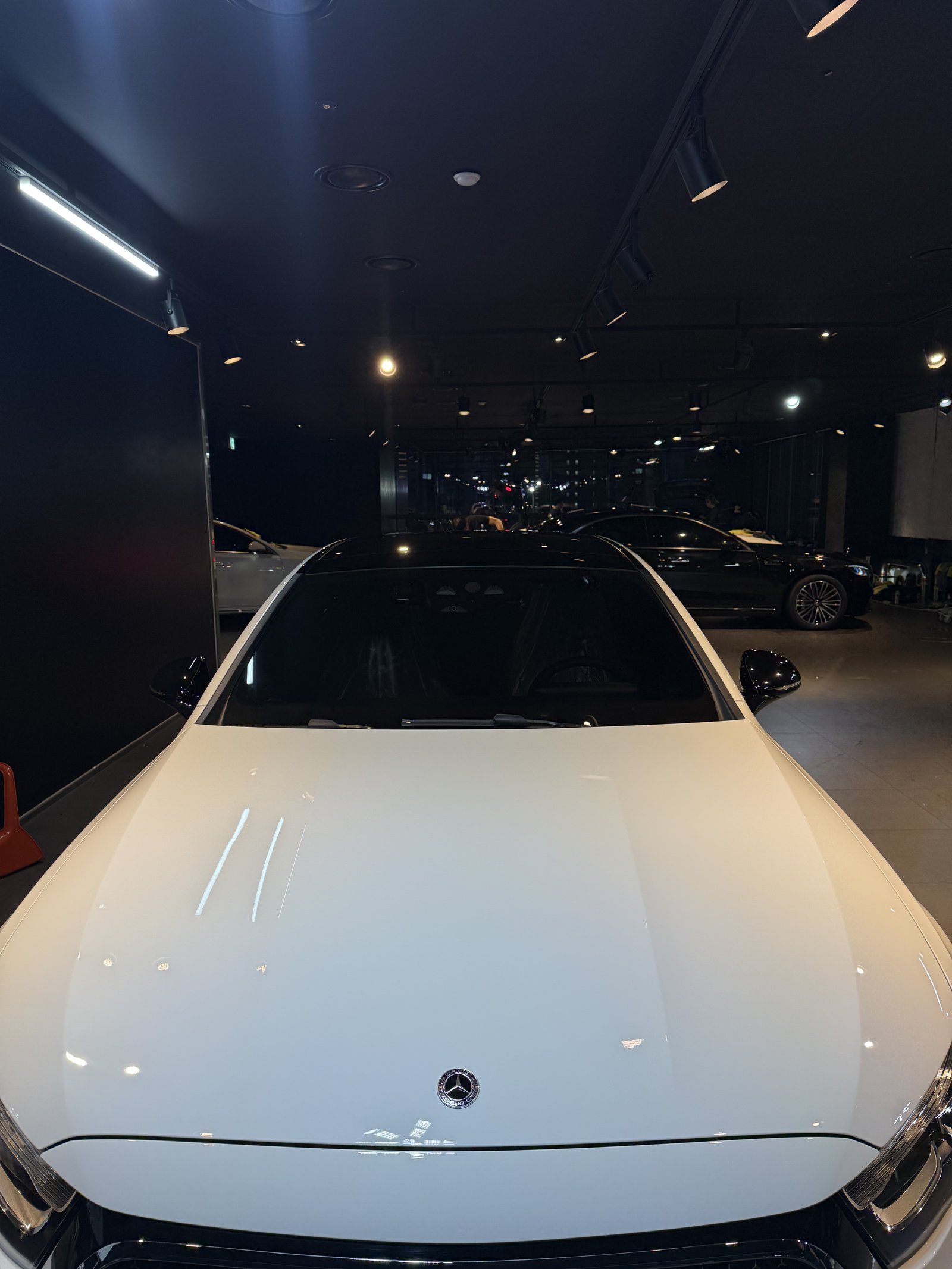 E200 AMG 보닛 - 출고 전 코팅