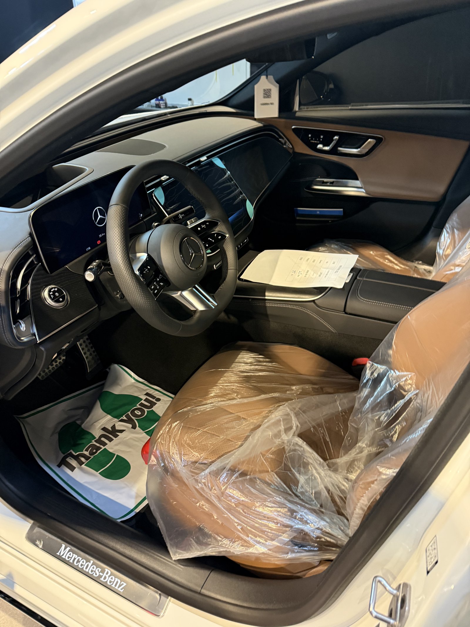 E200 AMG 백색 브라운 실내 - 출고 전 컨디션