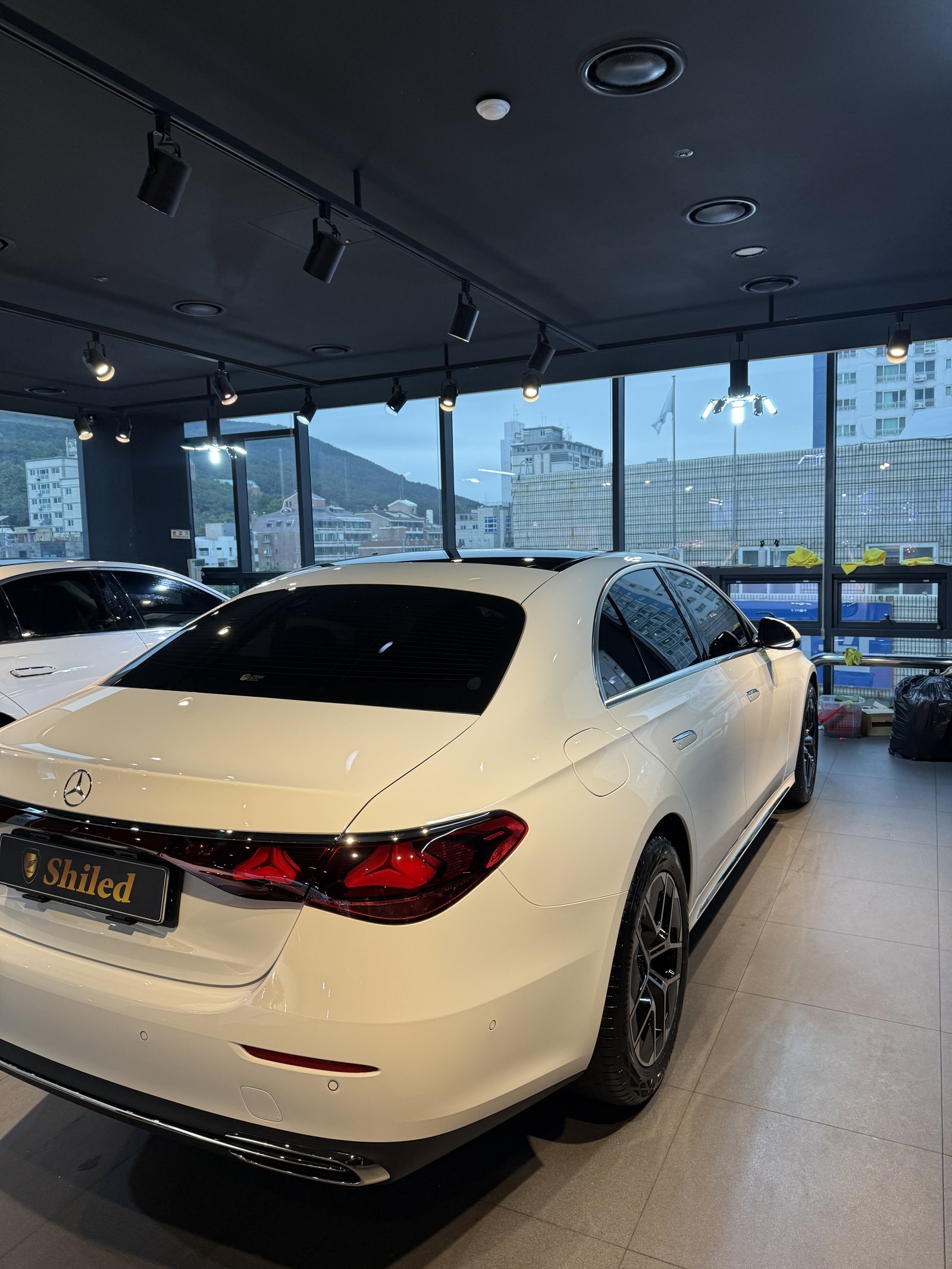 E200 EX 후측면 - 출고 전 코팅