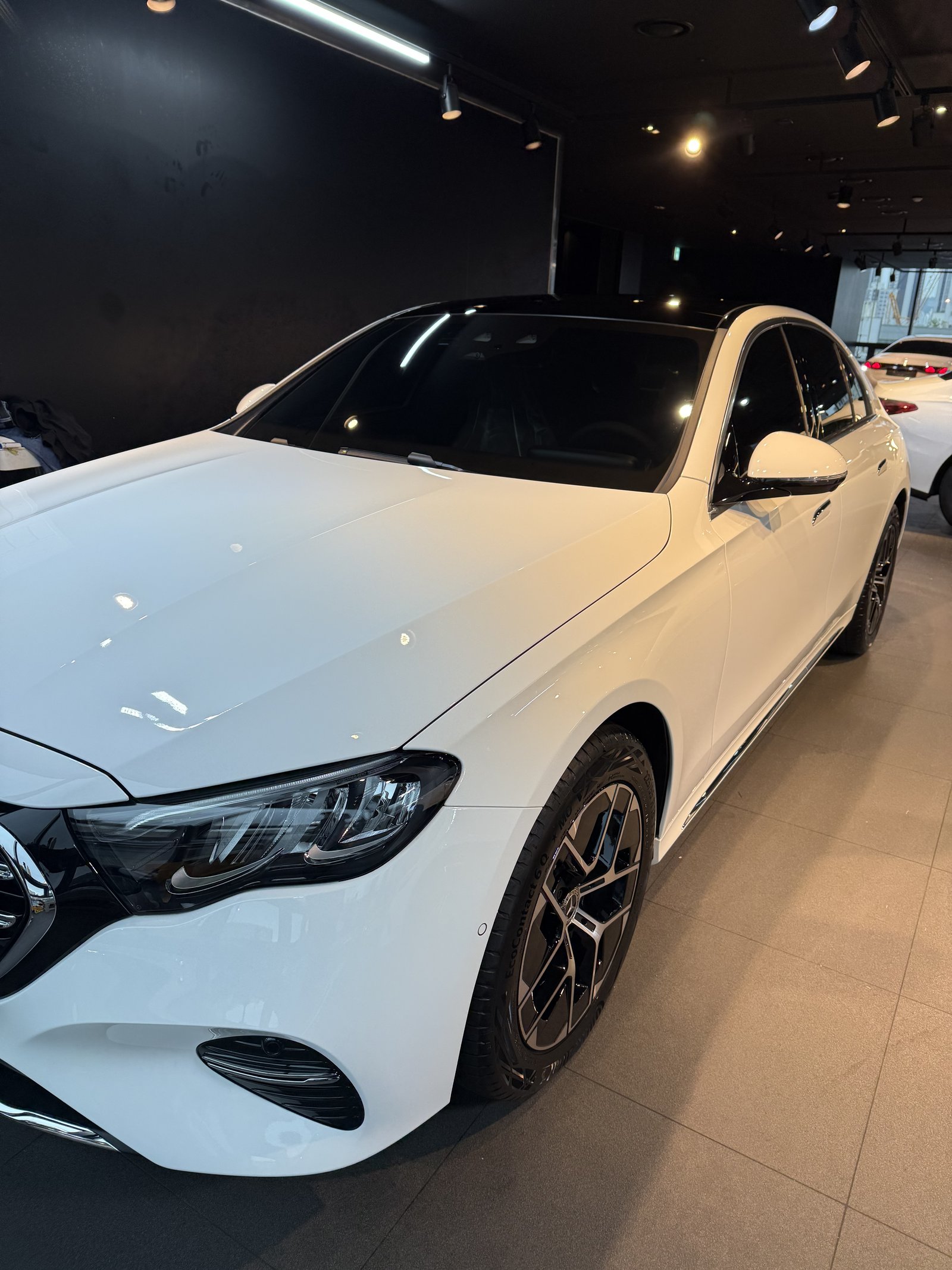 E200 EX 전측면 반대편