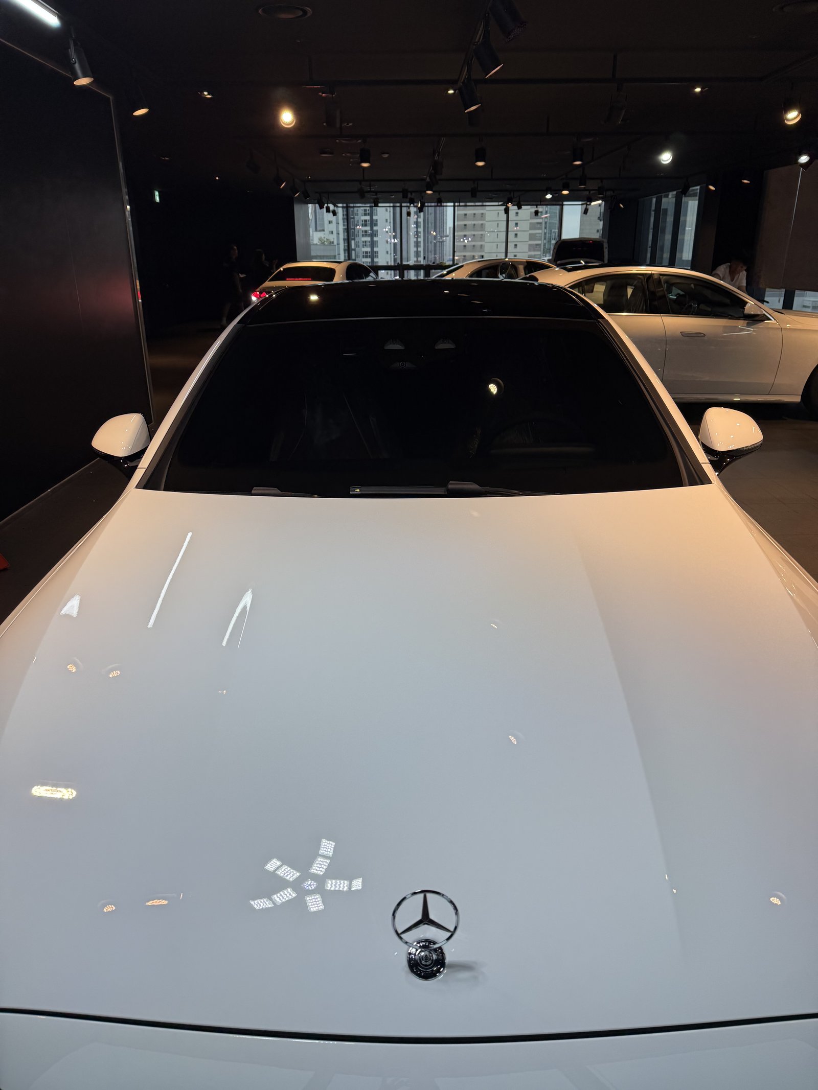 E200 EX 보닛 - 출고 전 코팅