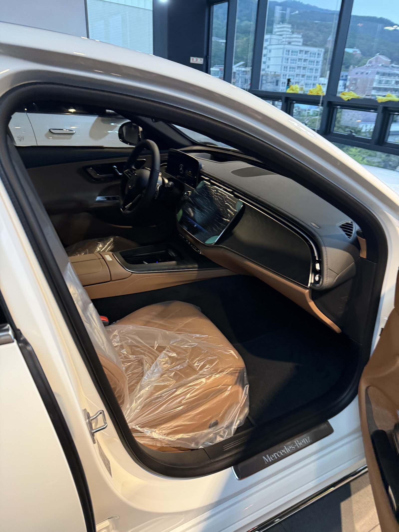 E200 EX 실내 조수석 쪽
