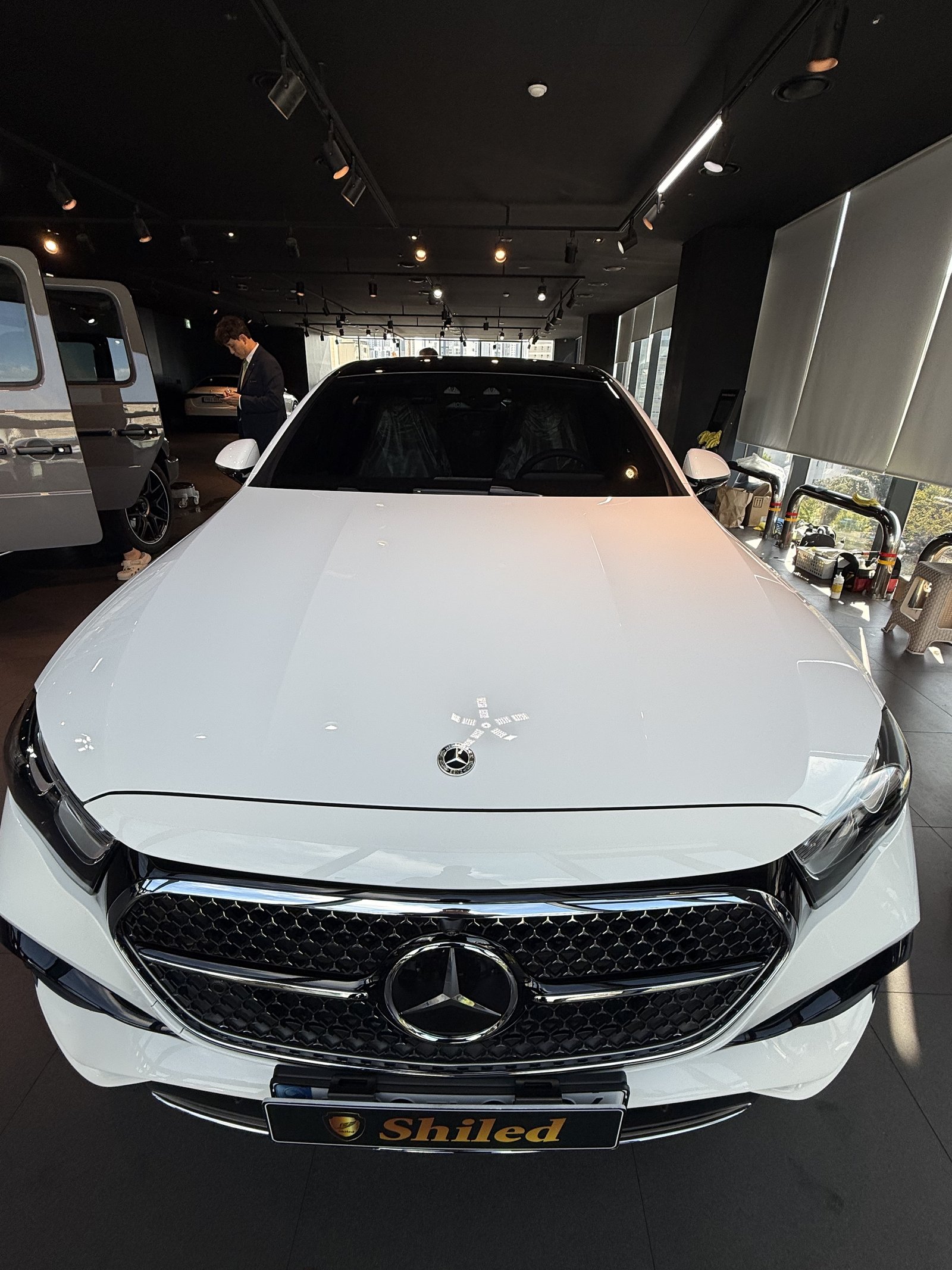 E200 AMG 백색 정면
