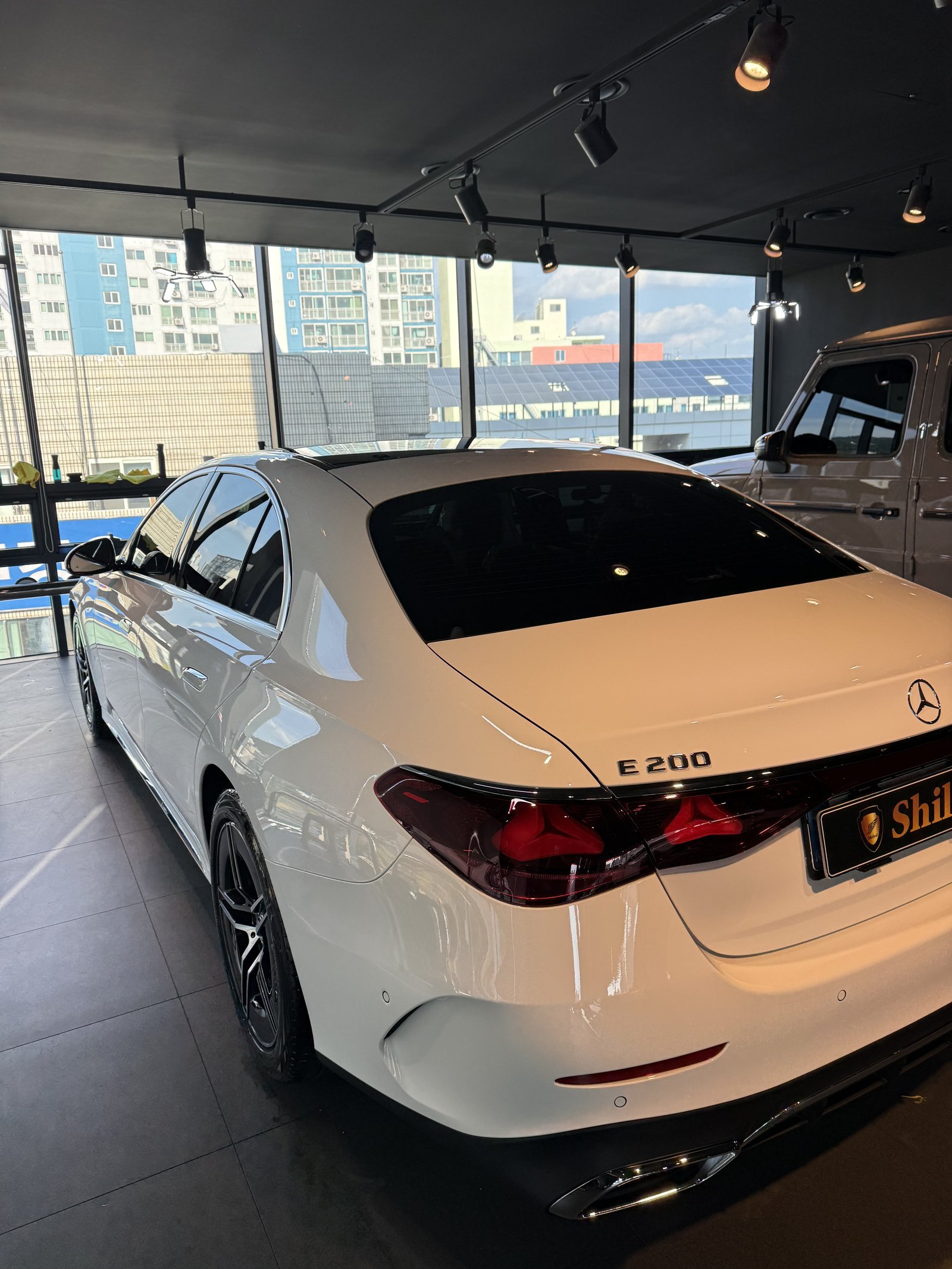 E200 AMG 측후면 - 부산 유리막코팅