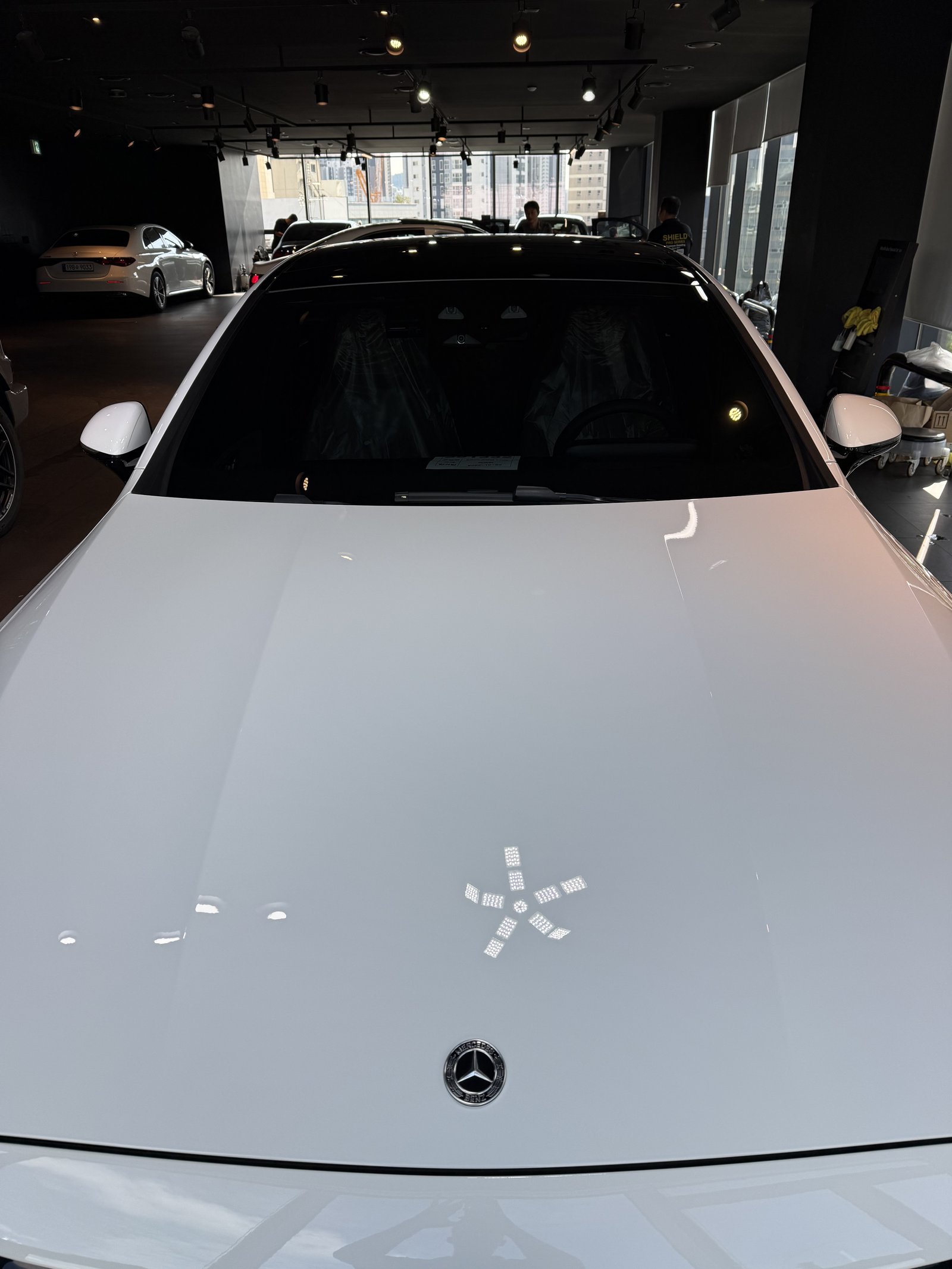 E200 AMG 보닛 - 출고 전 코팅