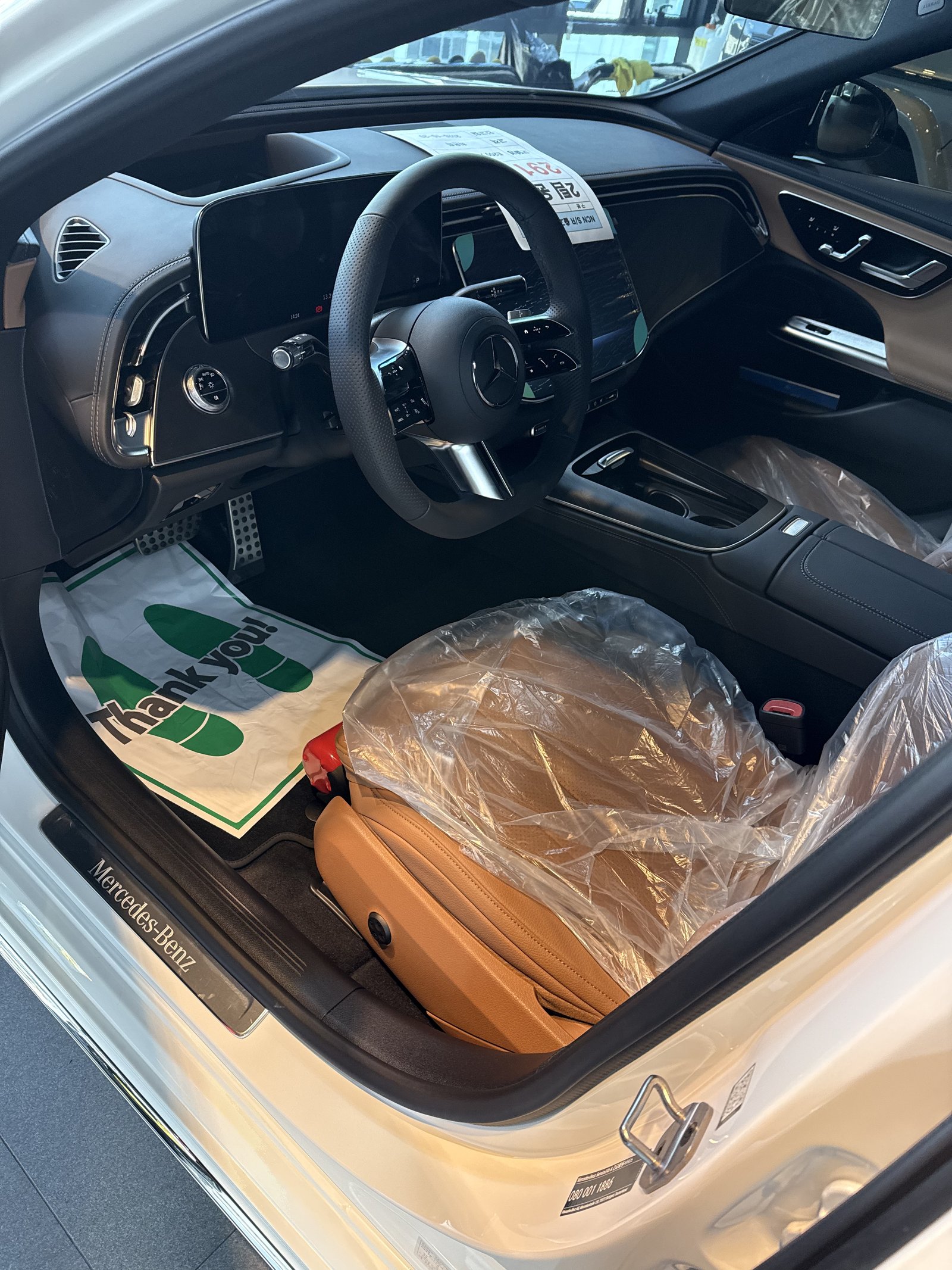E200 AMG 브라운 실내
