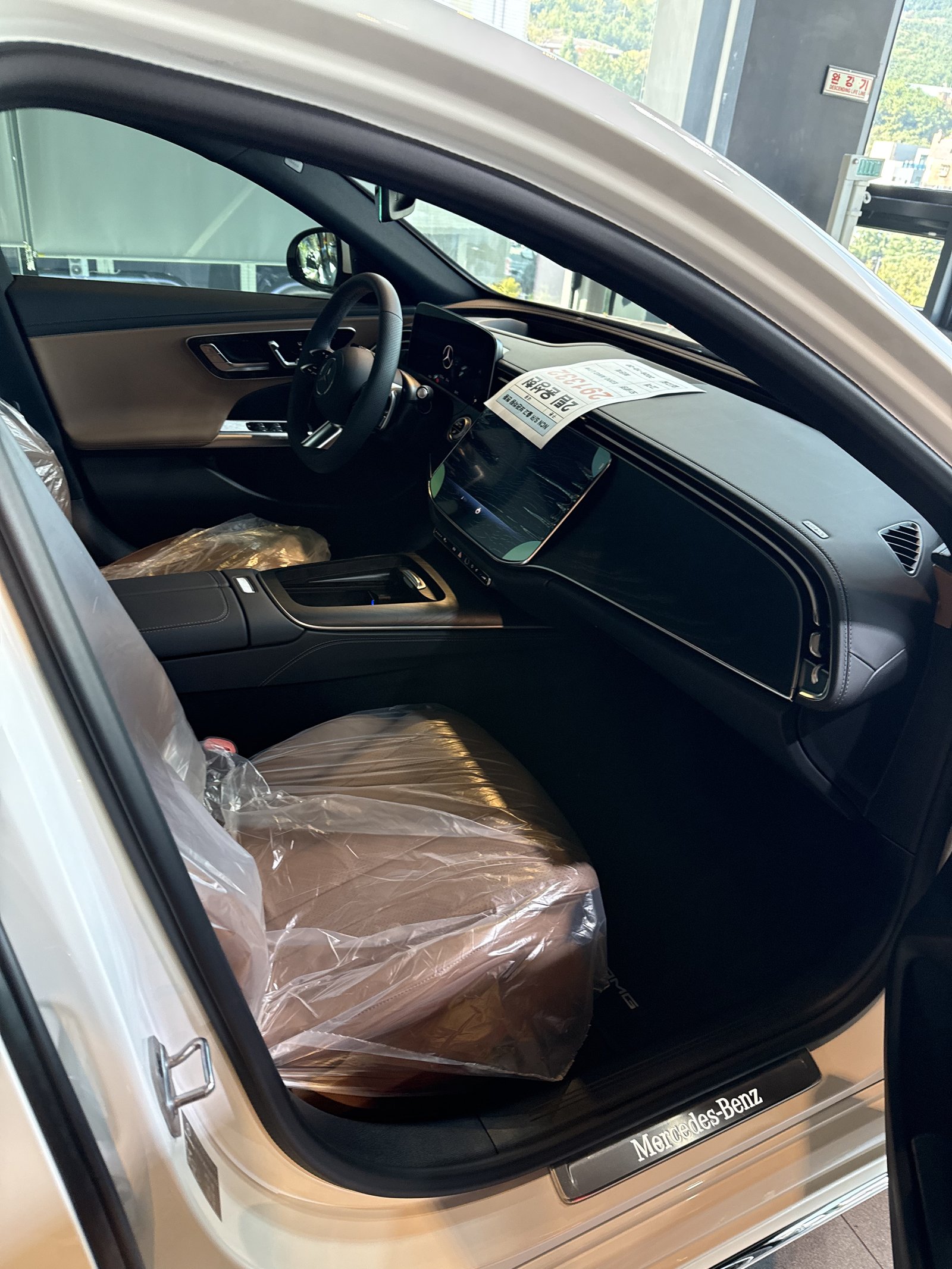 E200 AMG 실내 조수석 쪽