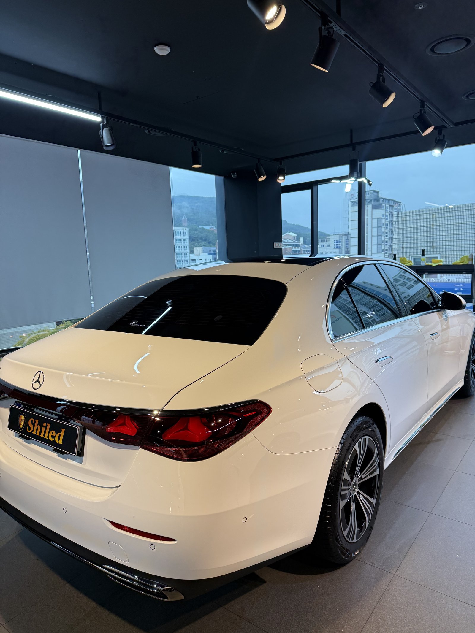 E200 EX 후측면 - 출고 전 코팅